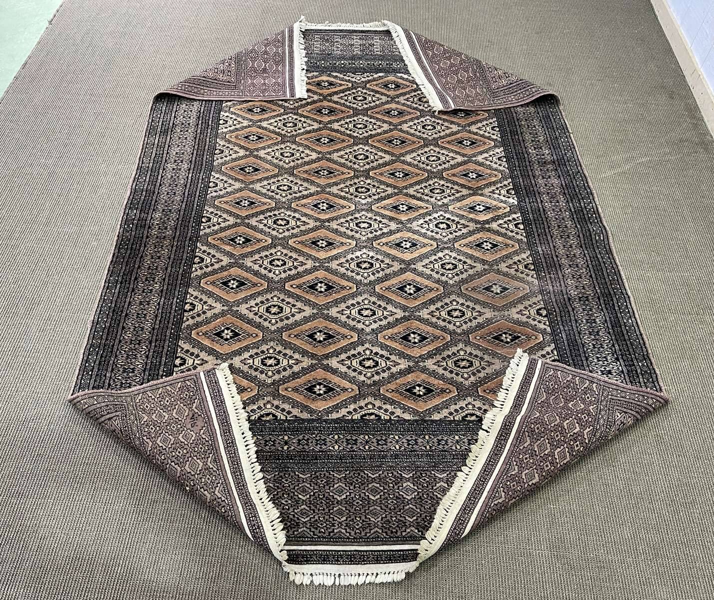 Handmade Pakistani wool and silk rug - 2m23x1m56
