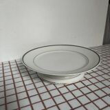 Presentation dish on foot