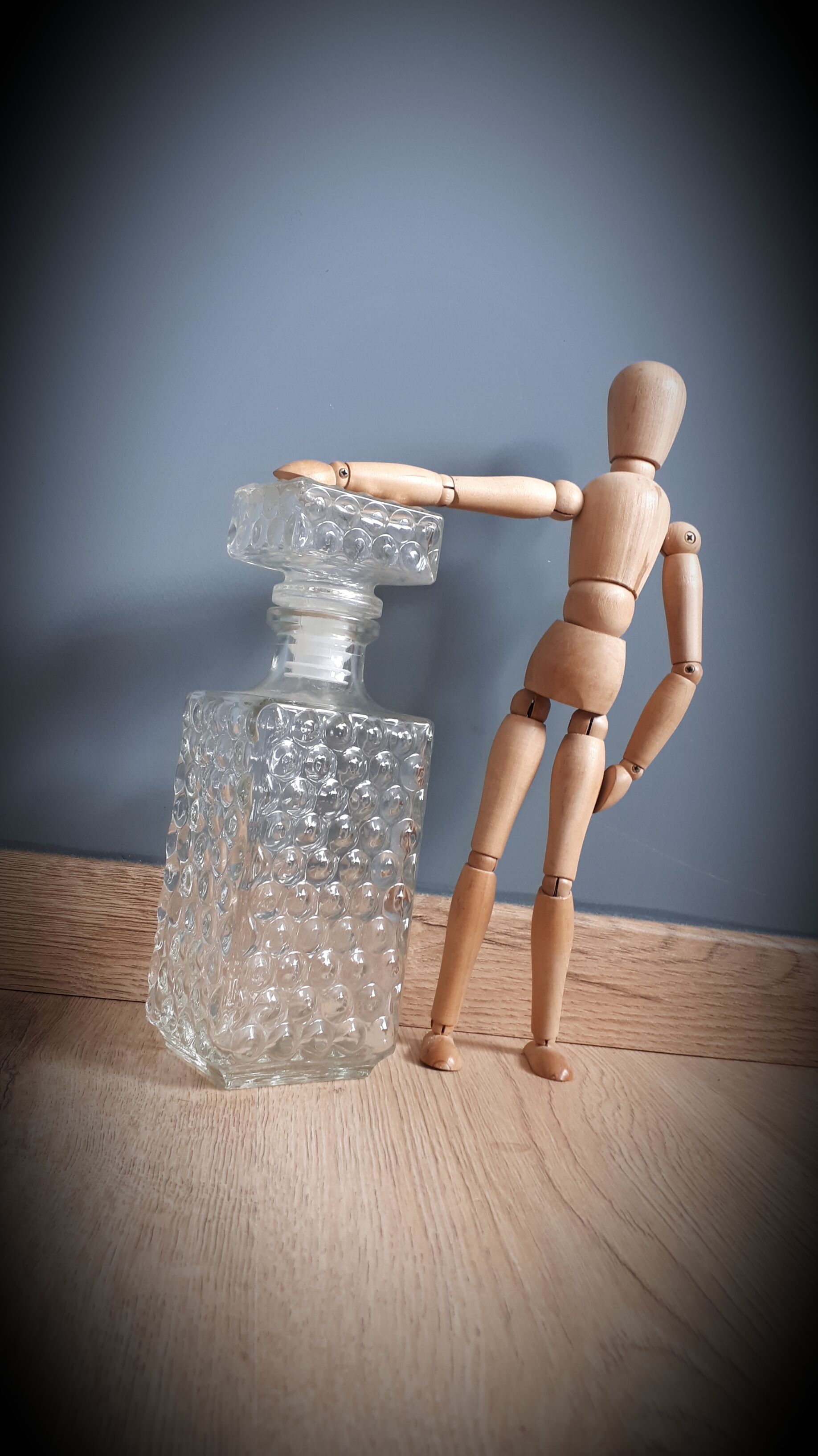 Authentic carafe whisky bubbles