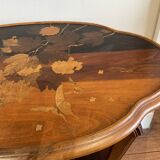 Pedestal table