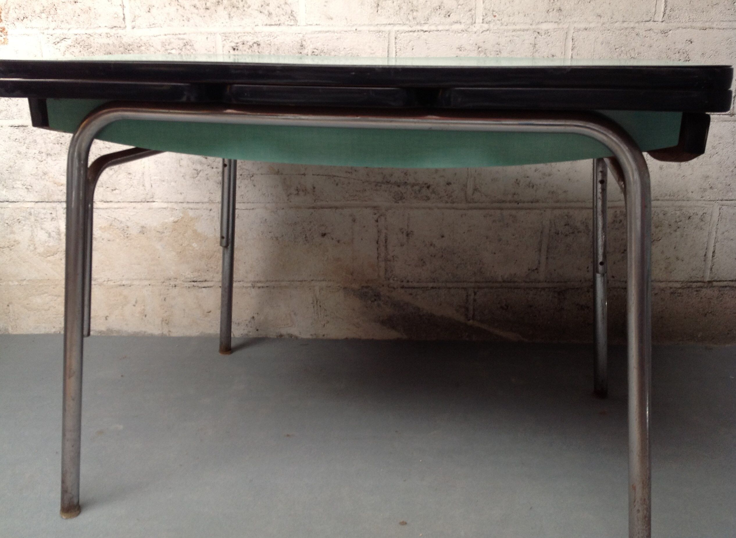 Table formica et ses 4 chaises vert menthe