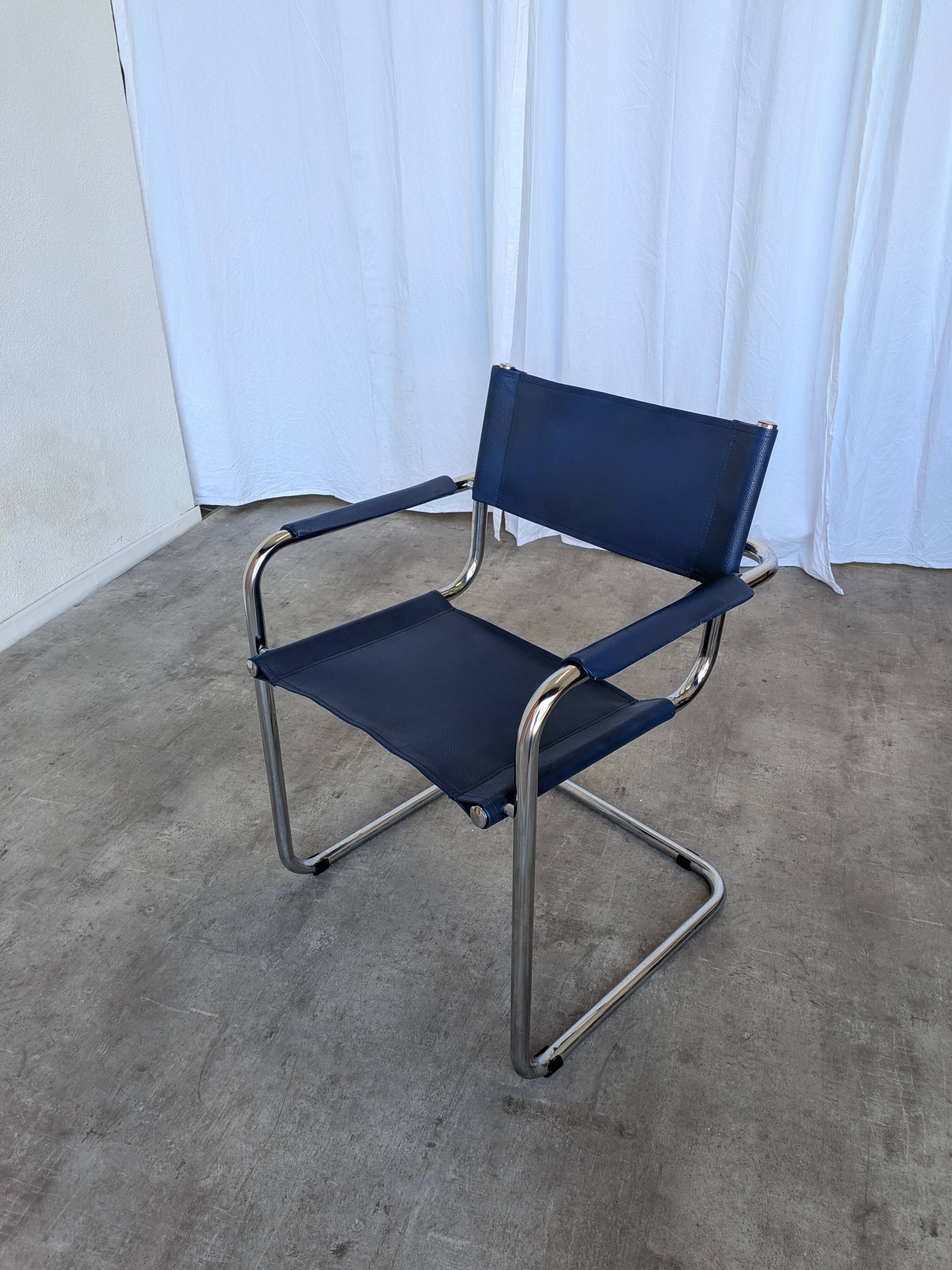 Chaise S34 de style vintage Mart Stam : cuir bleu, fauteuil de bureau Bauhaus