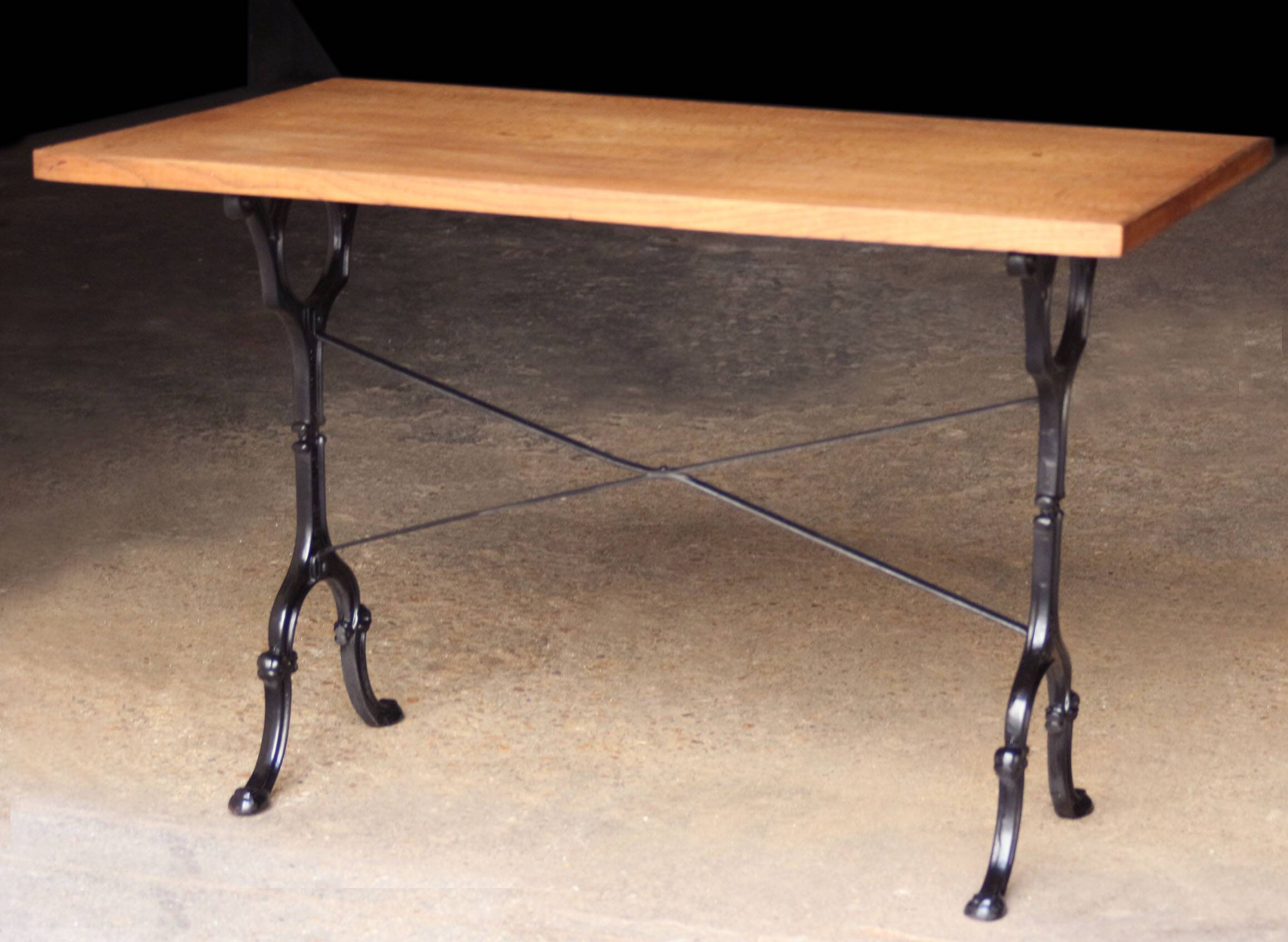 Table de bistrot vintage, estampillée LAFA Aurillac.
