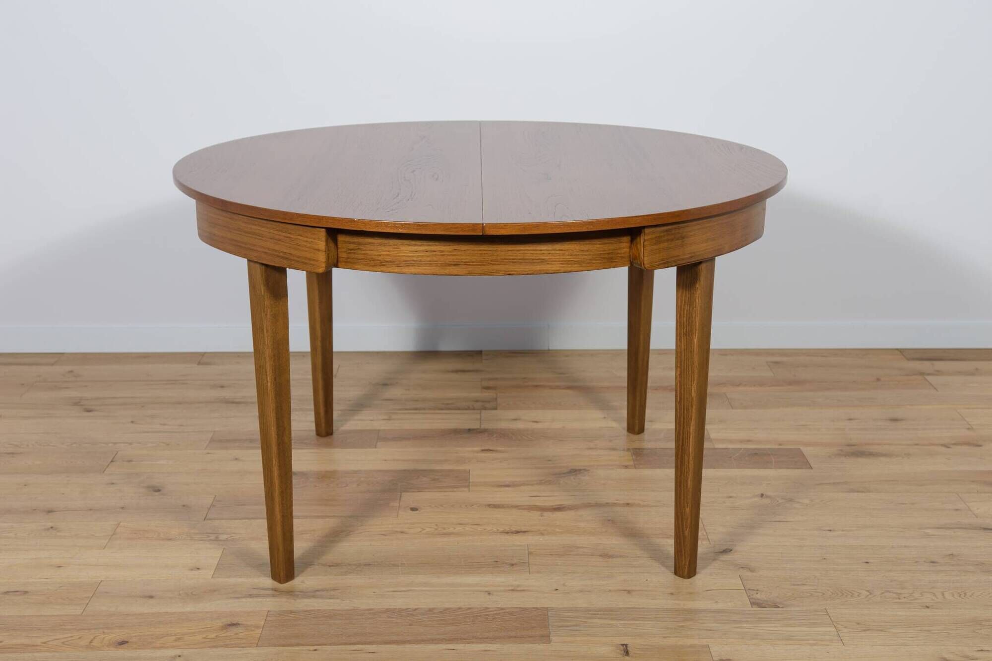 Mid-Century Round Extendable Dining Table and Chairs from McIntosh, 1960s, Set of 5