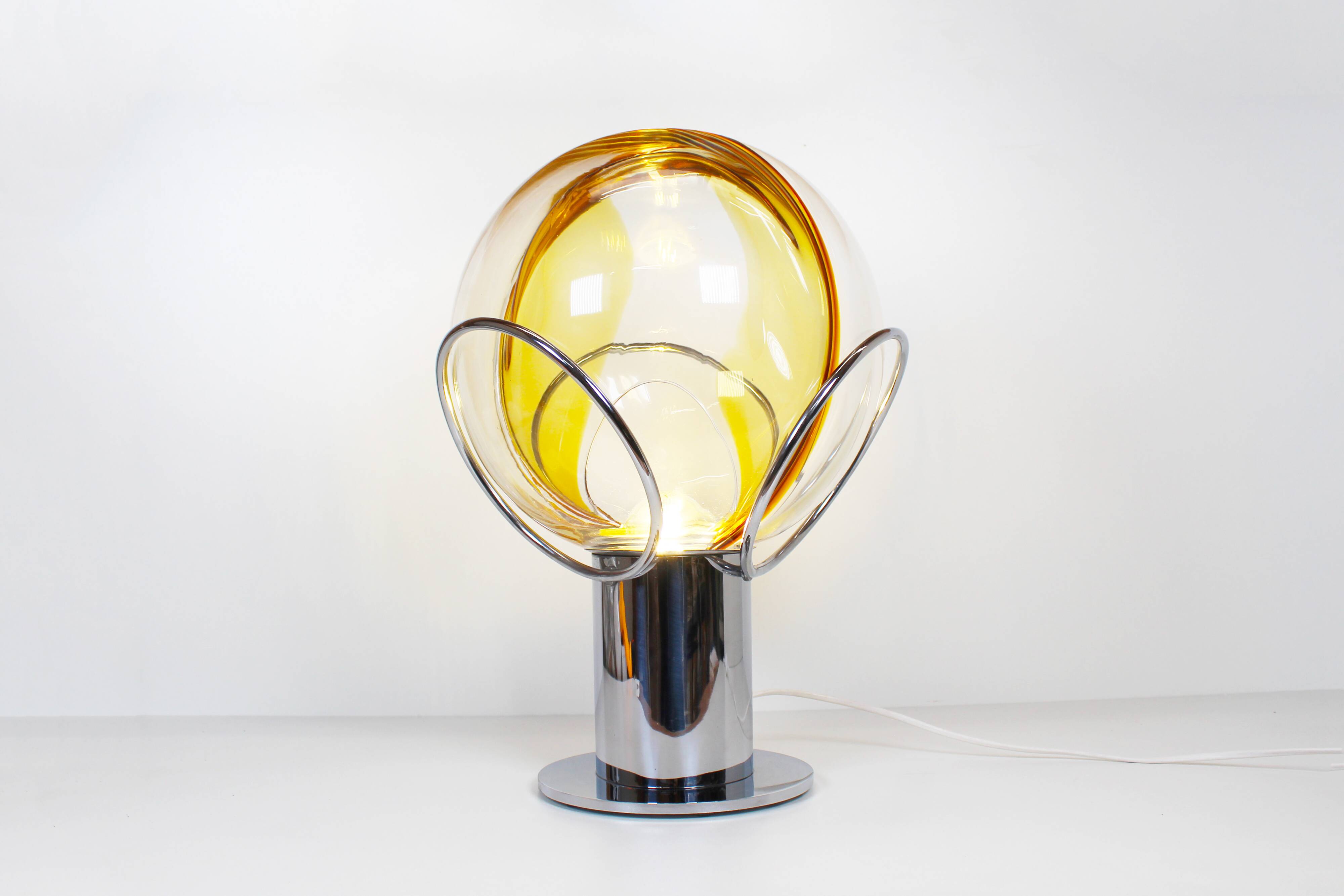 Italian "Membrana" table lamp by Toni Zuccheri for VeArt