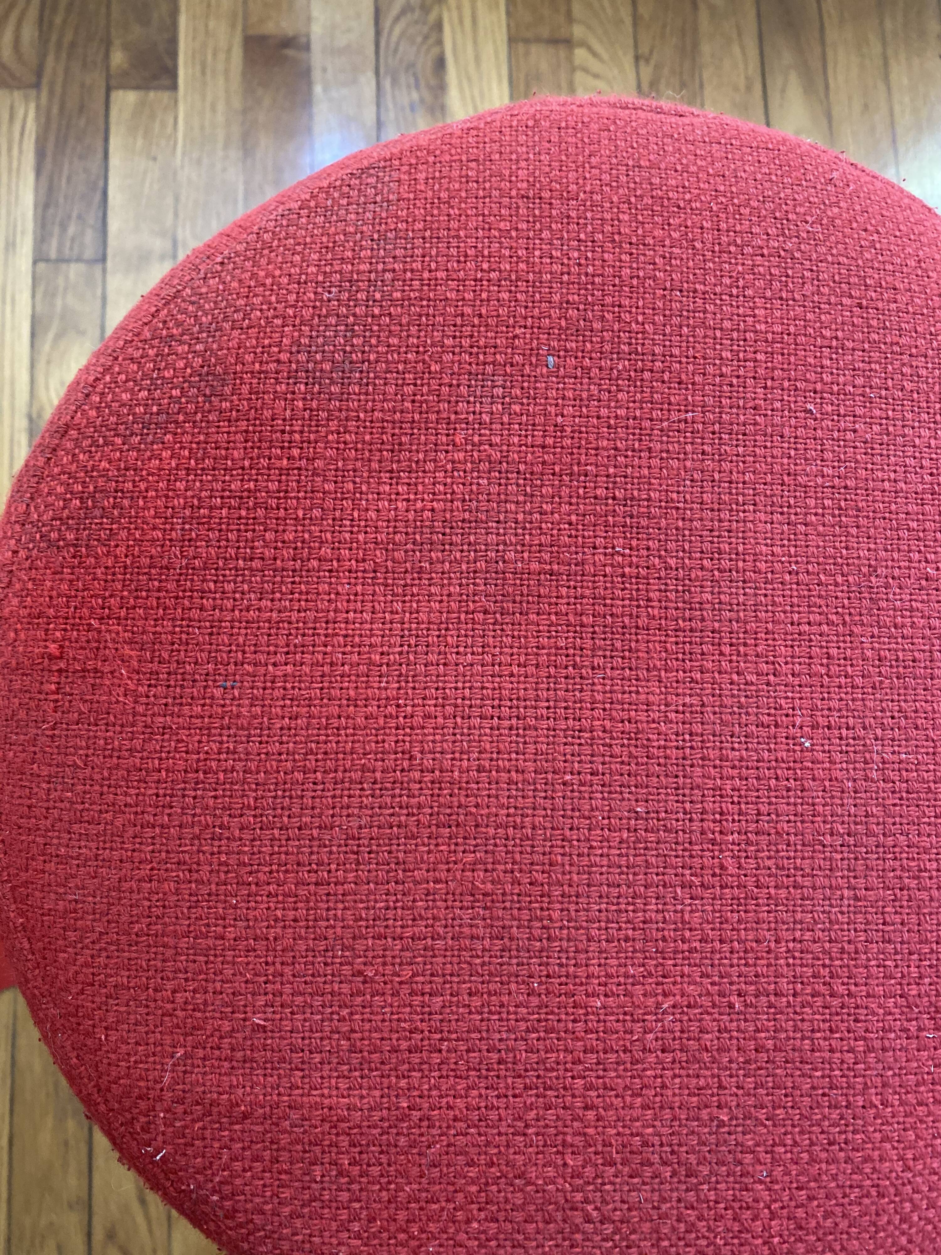 Pair of low tulip stools in red metal 1970