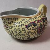 Cruche ou Pot à Lait en Porcelaine Jaune Chinoise Vintage. Signée