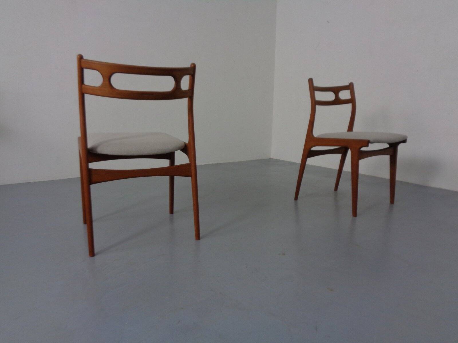 Model 138 Teak & Kvadrat Hallingdal Dining Chairs by Johannes Andersen for Uldum Møbelfabrik, Denmark, 1960s, Set of 2