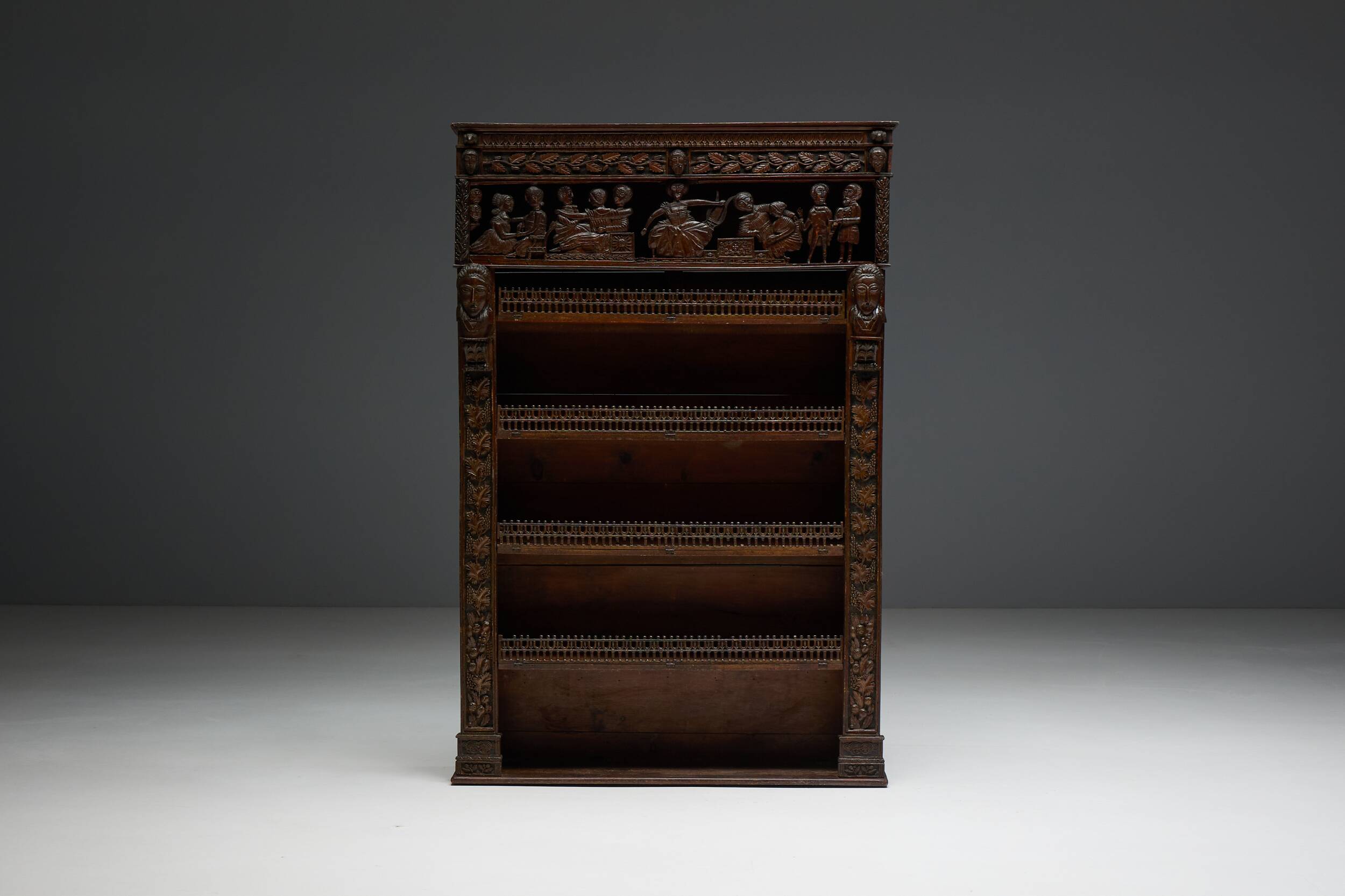 Bibliothèque ancienne sculptée expressive, France, 19e siècle