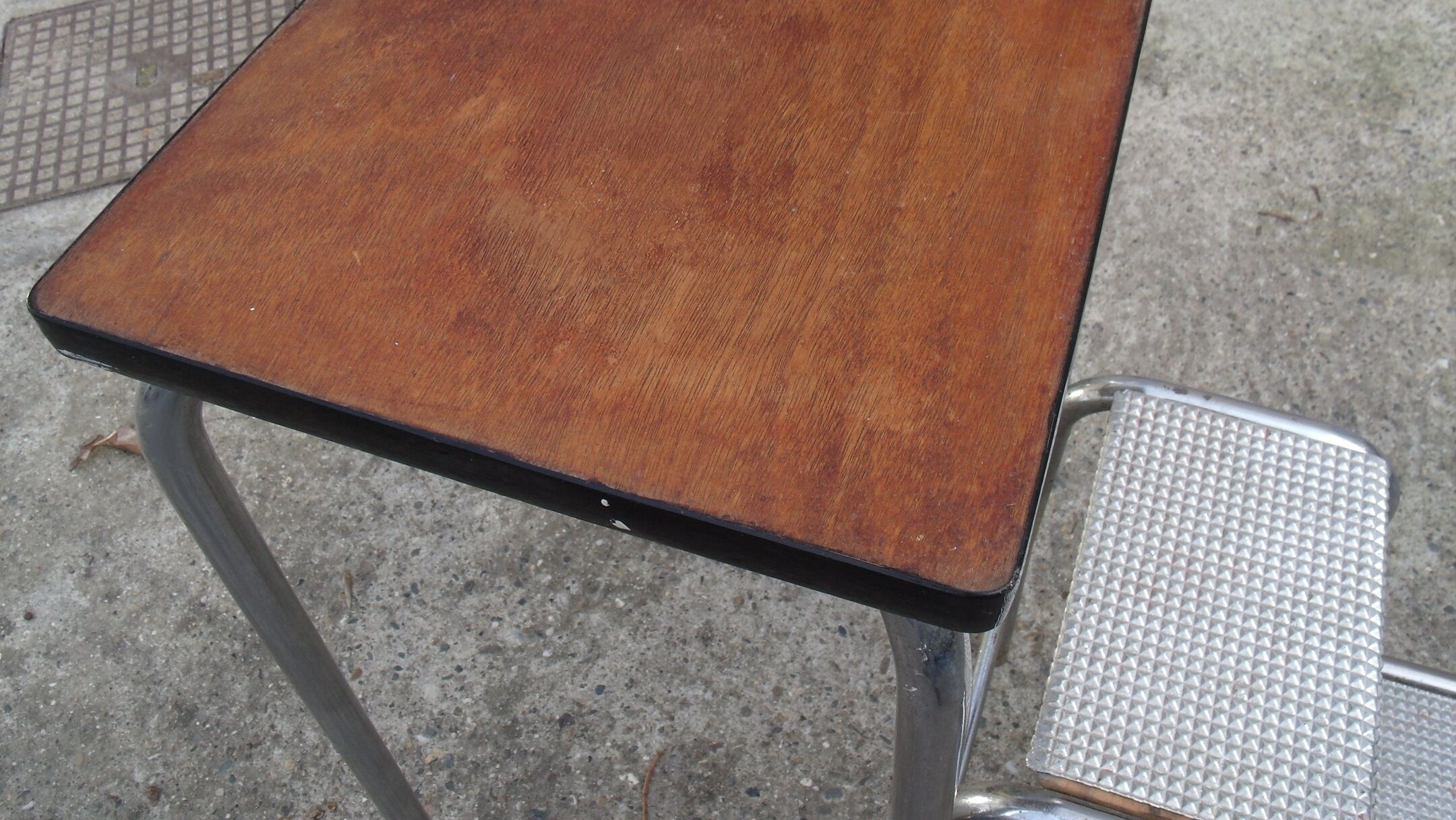 Market the 50-foot stepladder