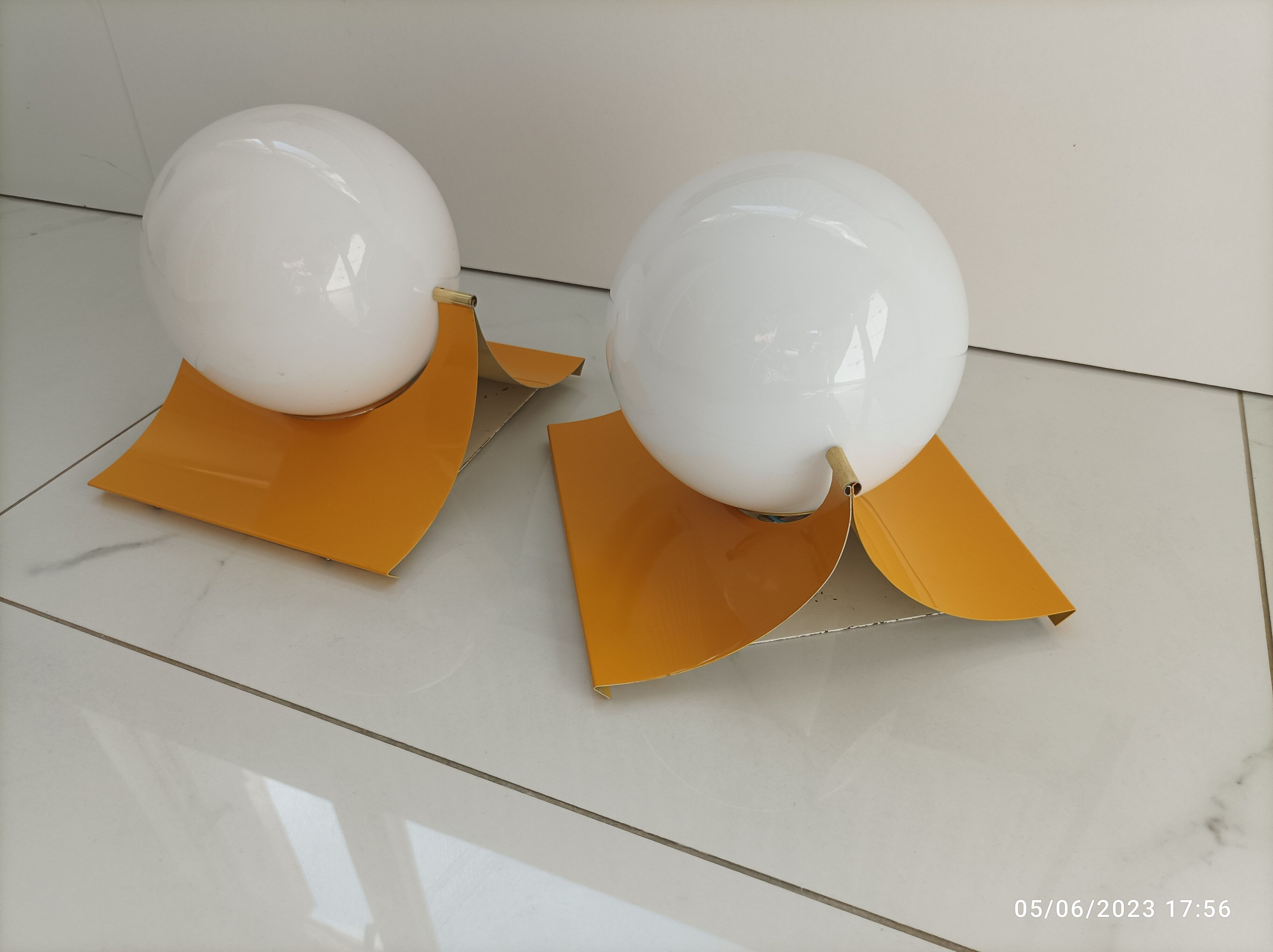 Duo vintage wall lamps