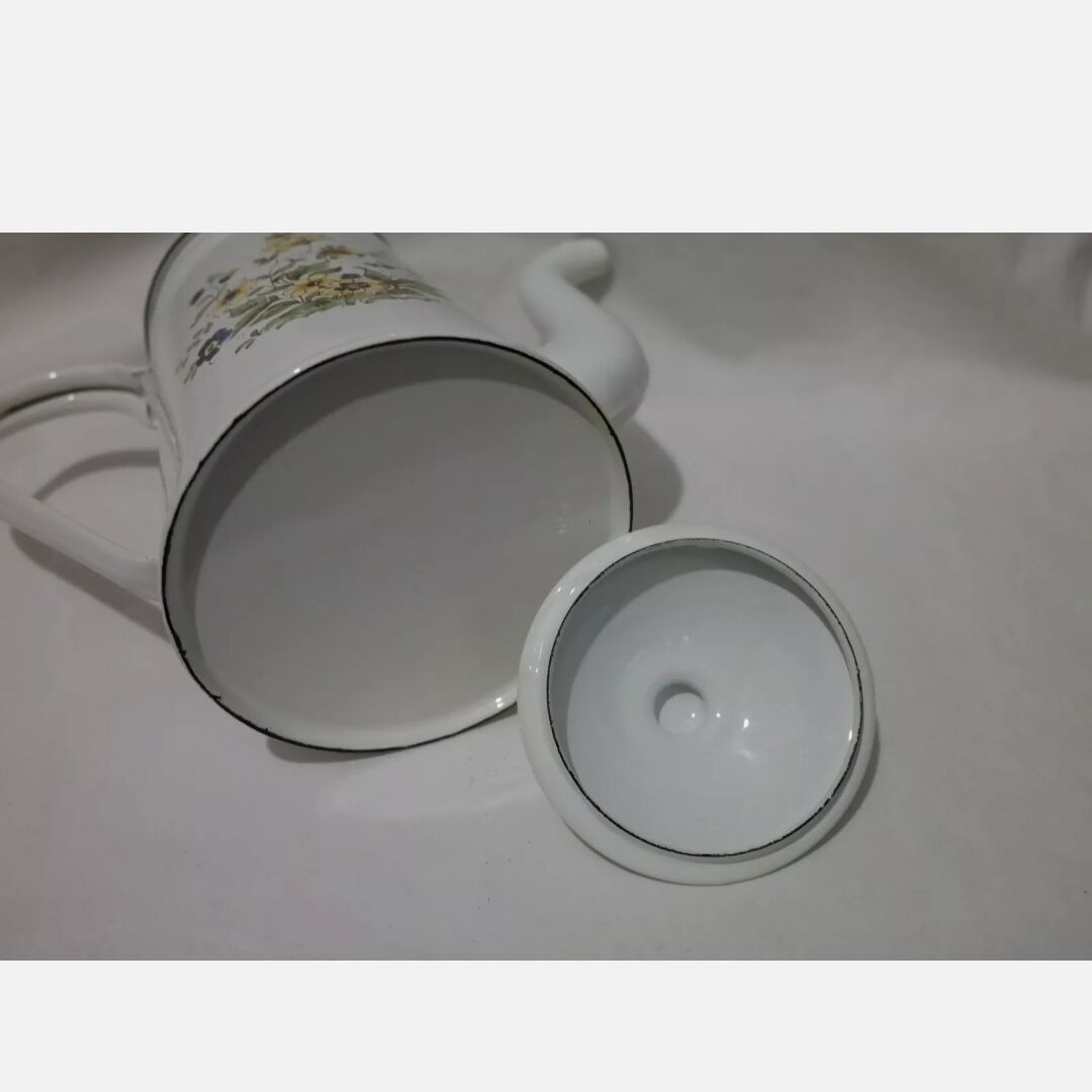 Enamelled sheet metal coffee maker