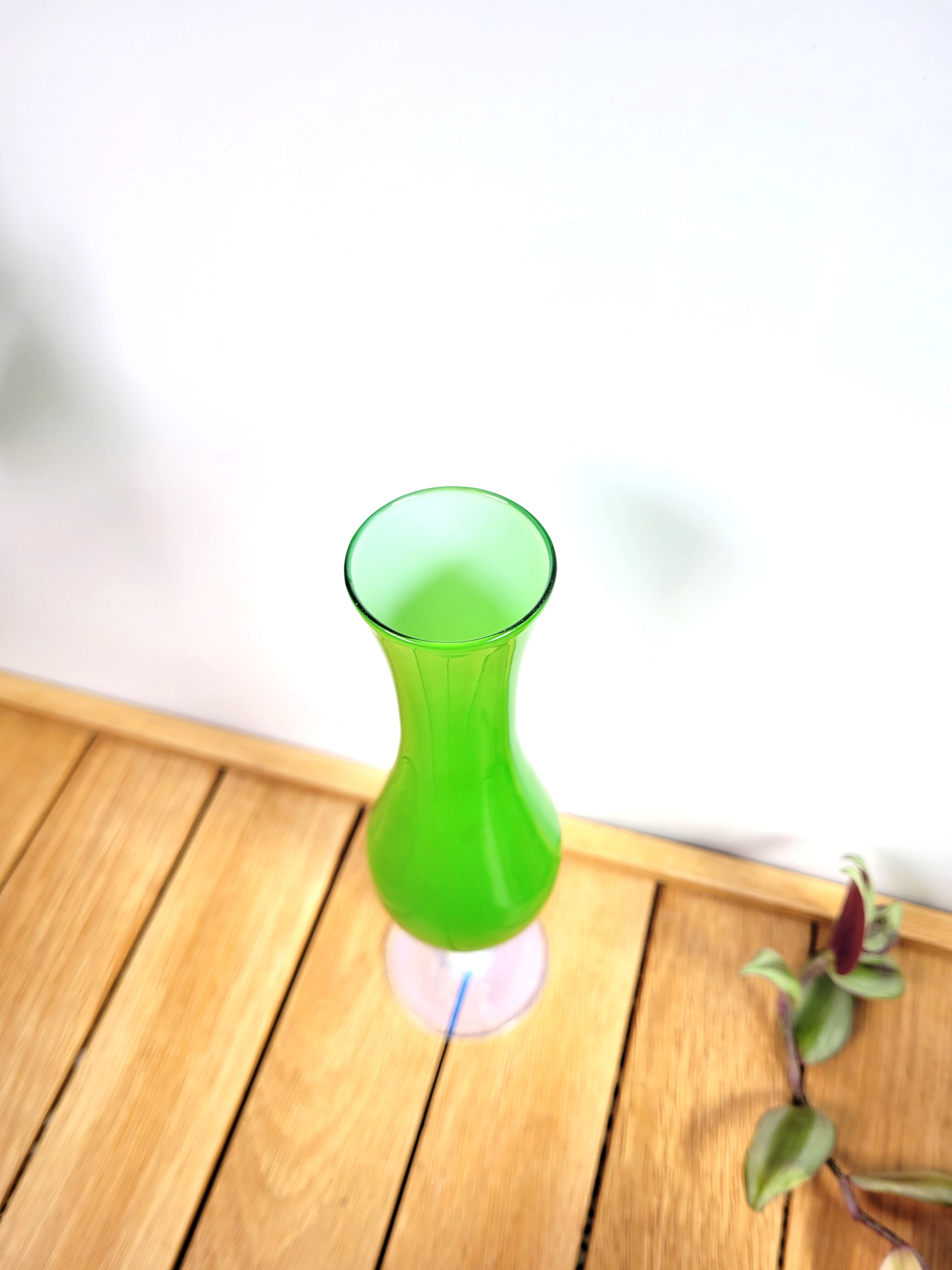 Opaline soliflore vase