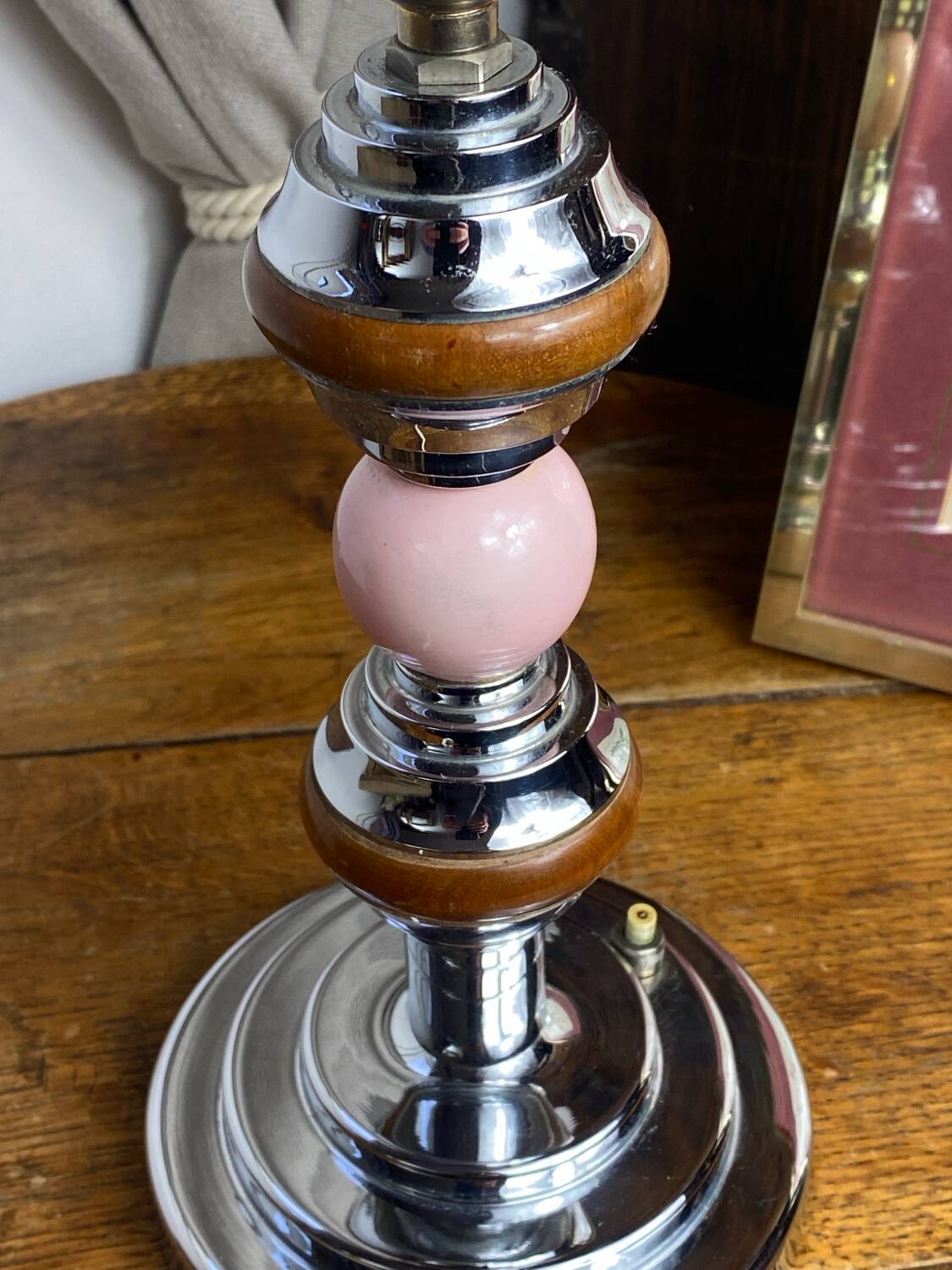 Lamp base in chrome metal, porcelain and wood.