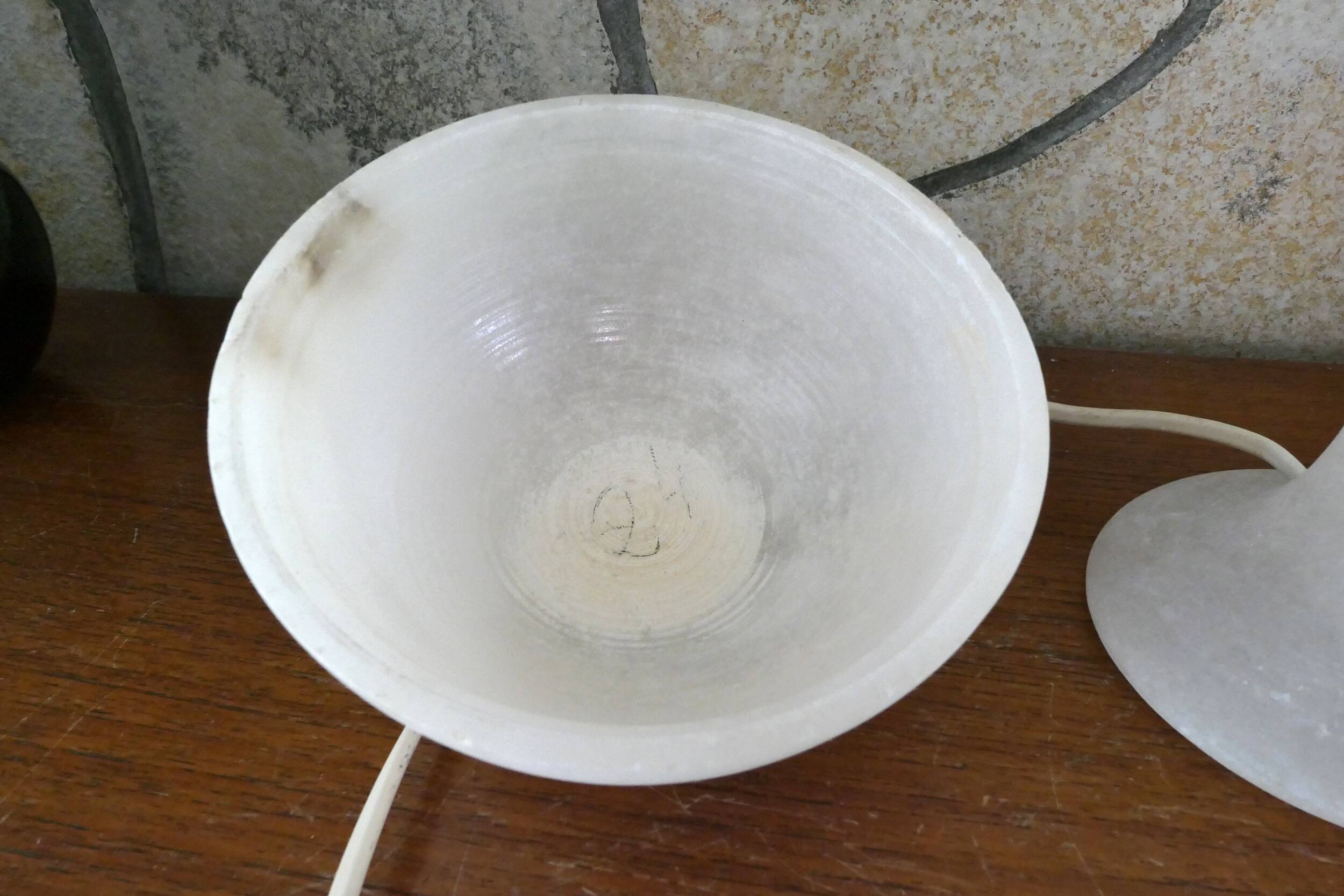 lampe à poser en albatre avec globe en albatre Italie 1950-60