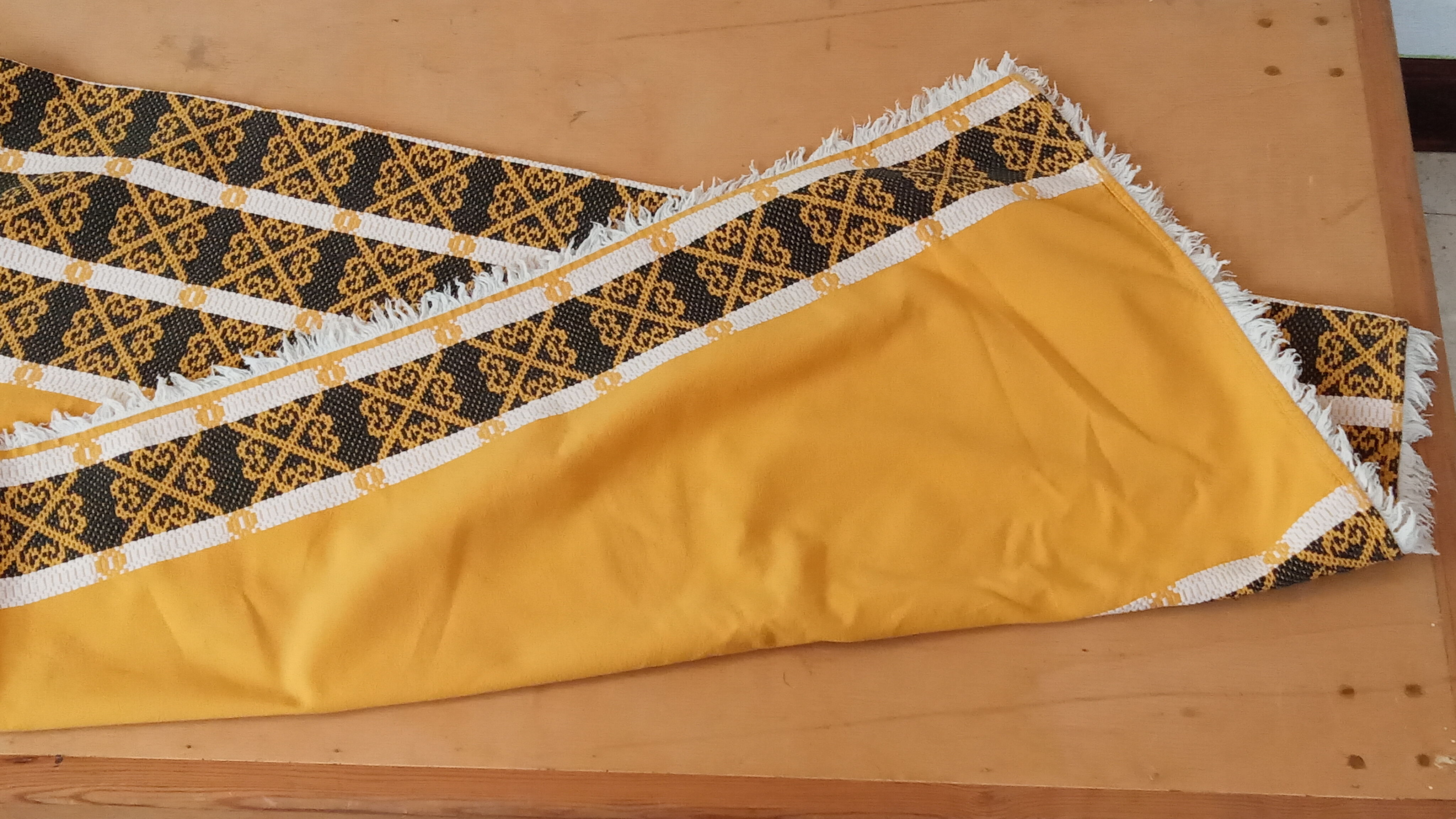 Nappe vintage jaune et noir 140×180cm