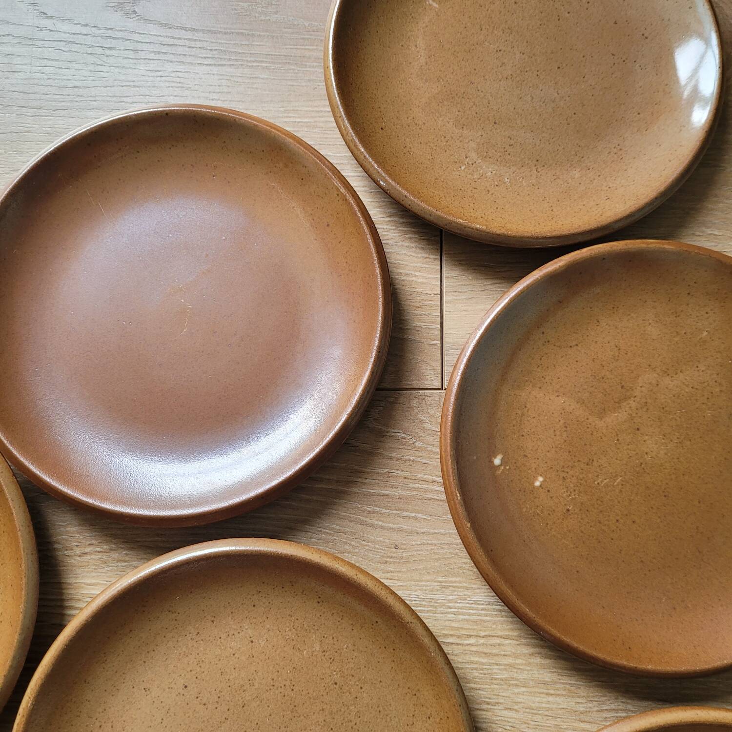 Stoneware dessert plates
