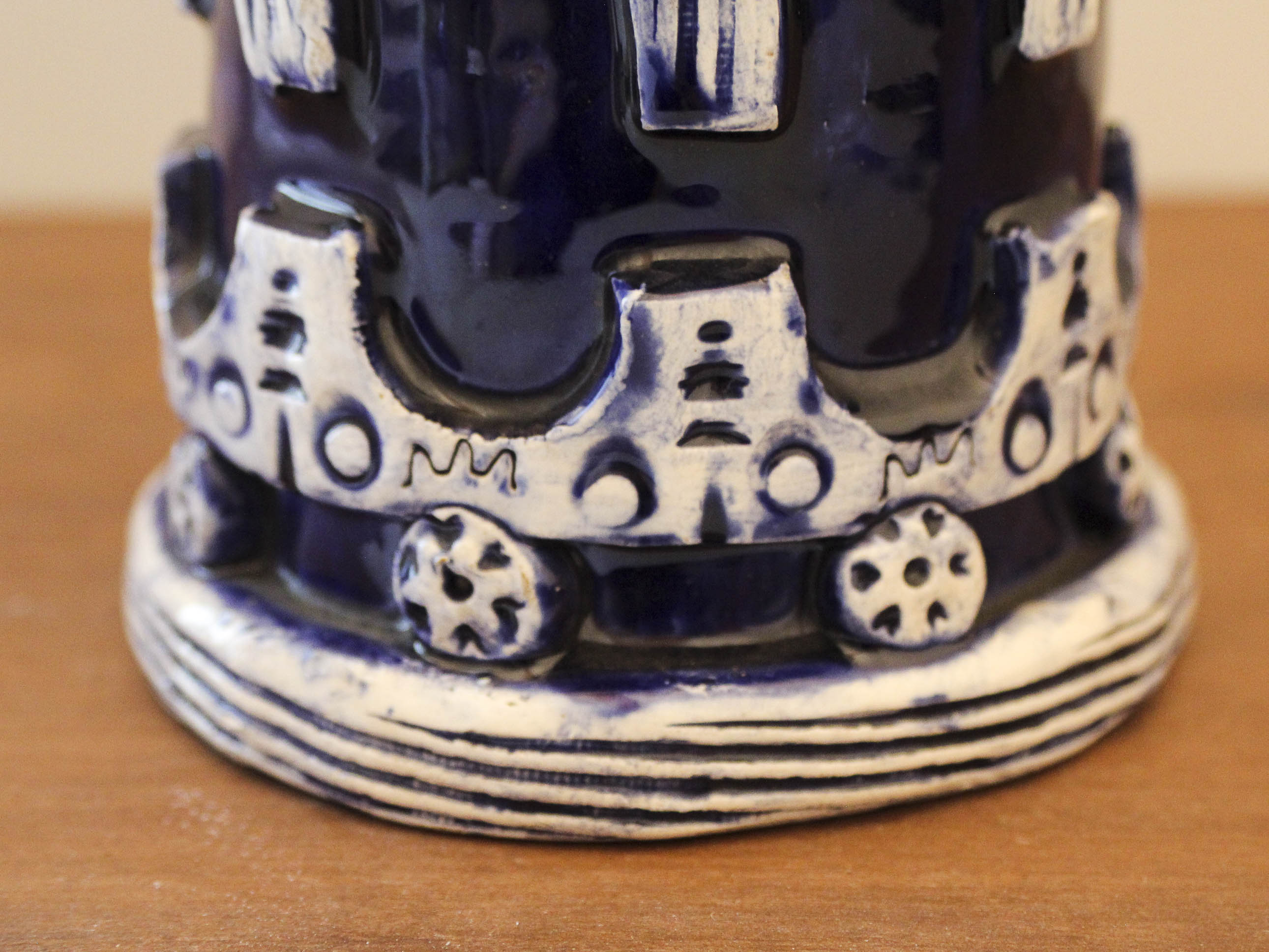 Pichet en céramique bleu et blanc de Keskar