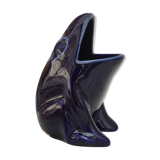 Frog carries bouquet