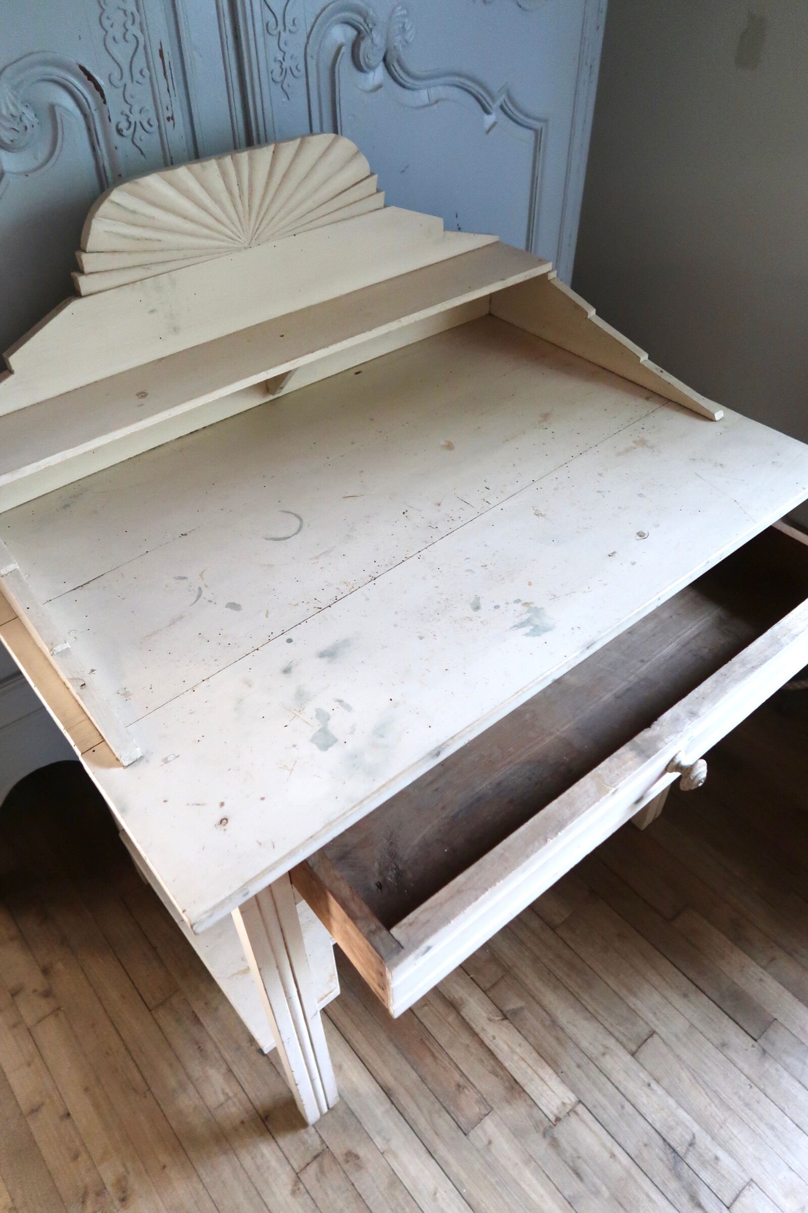 Art deco vanity desk