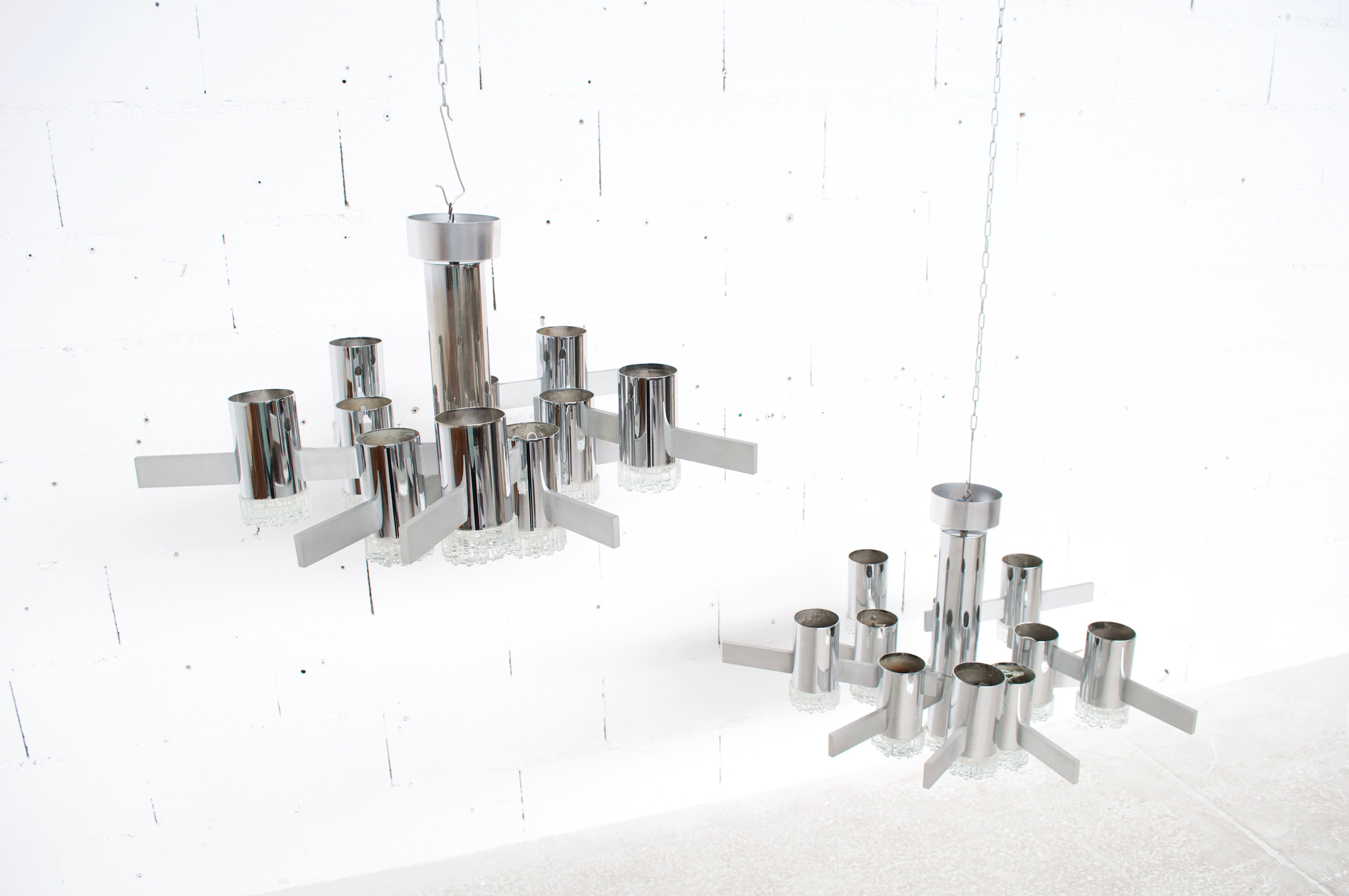 Pair of chandeliers from Sciolari 70 years chrome steel