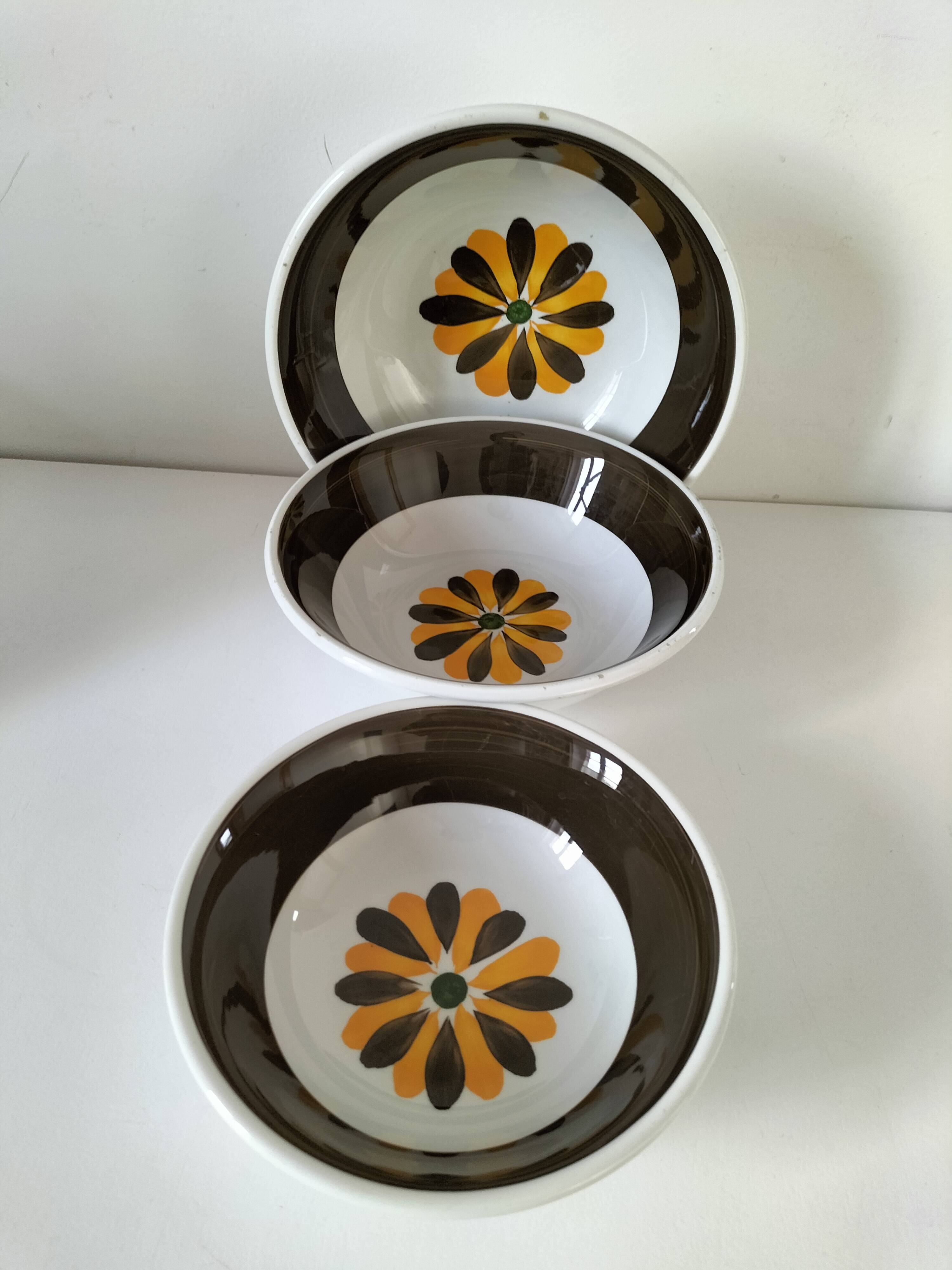 Trio of Italian 1970s deep plates, ochre brown floral decoration