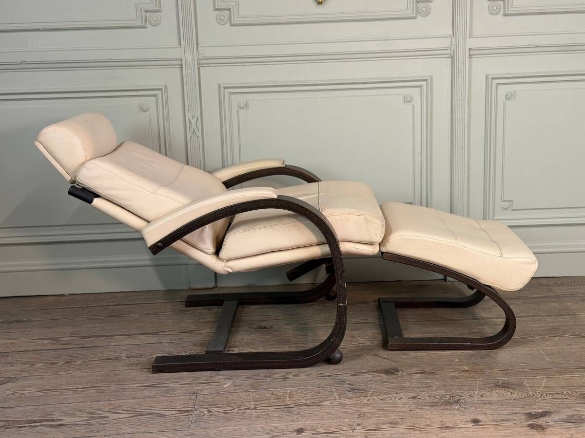 Fauteuil Nelo et son repose-pieds en cuir, åke Fribyter pour Roche Bobois, vers 1980