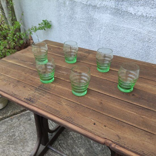 Set of 6 green glasses