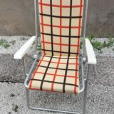 Set of two vintage folding chairs