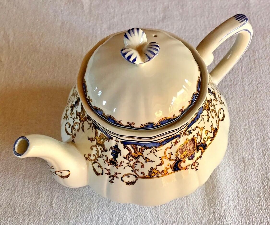 Gien teapot model children at the Dionysus press