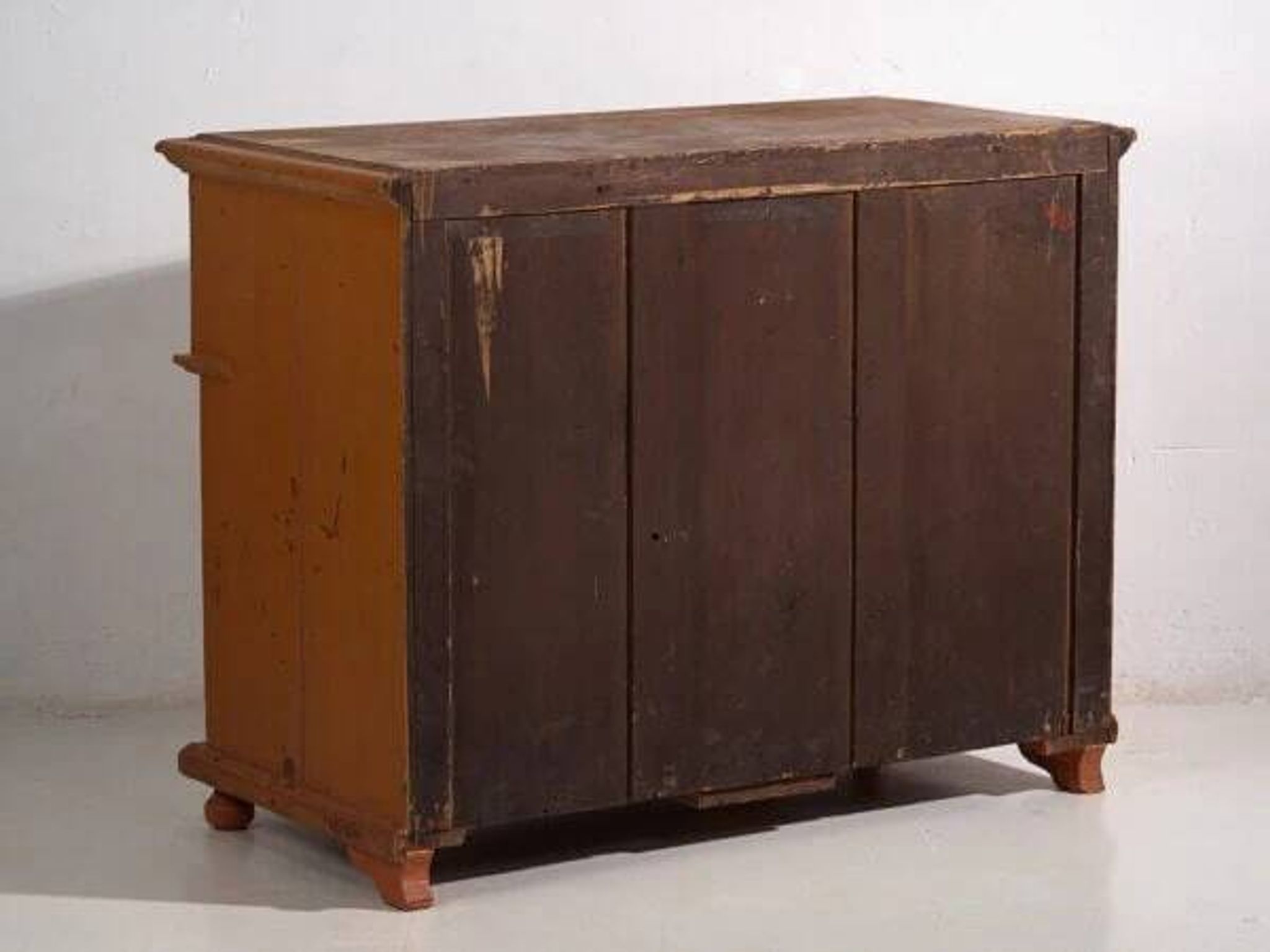 Antique chest of drawers with ochre patina (c.1920)