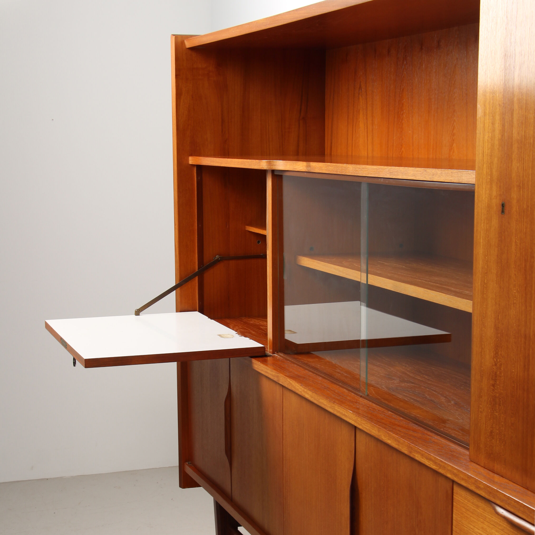 Scandinavian high row in teak