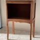 Table de chevet en bois et blanc vintage