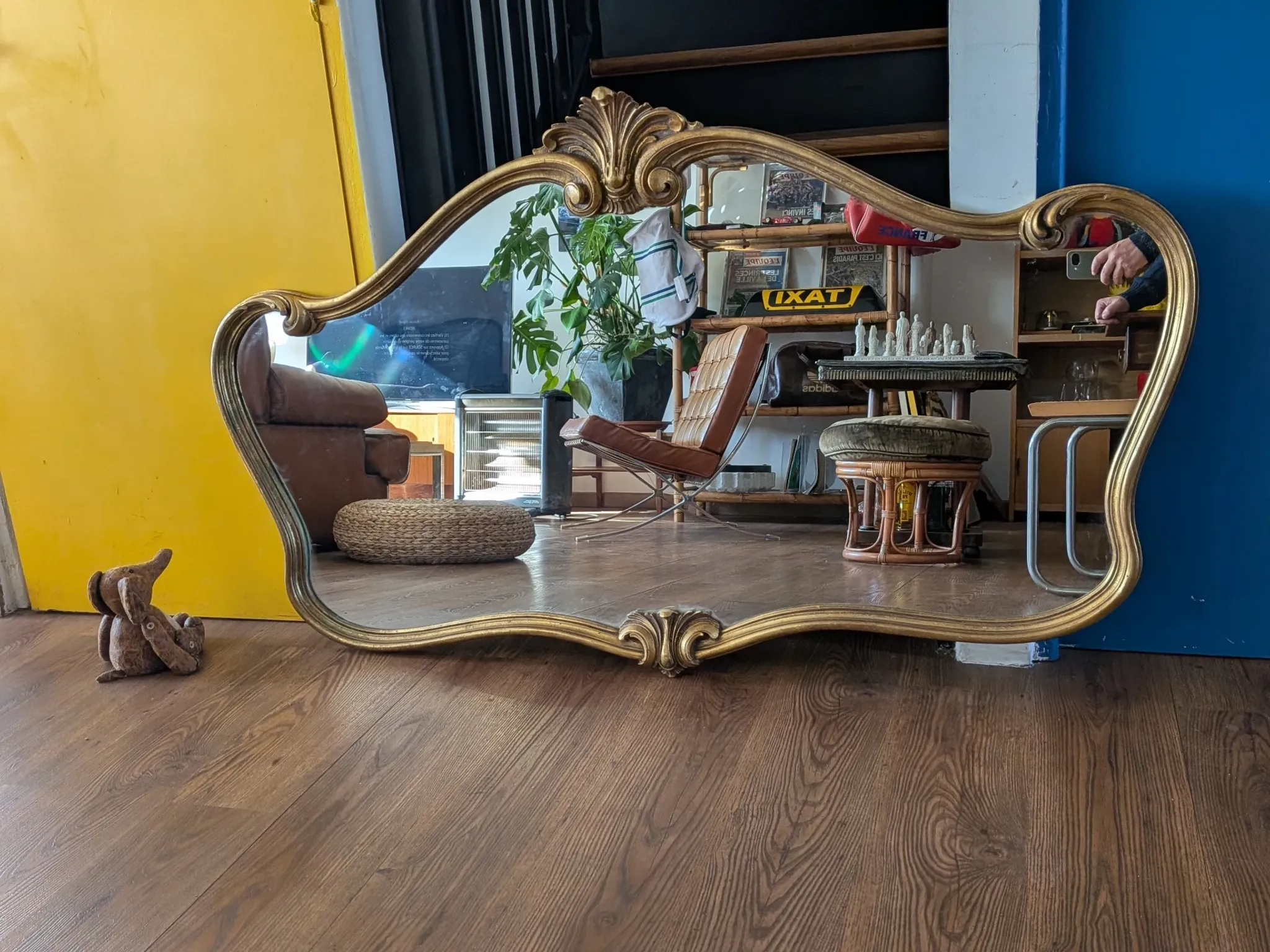 Large golden mirror in vintage Louis XV rocaille style, 144 cm