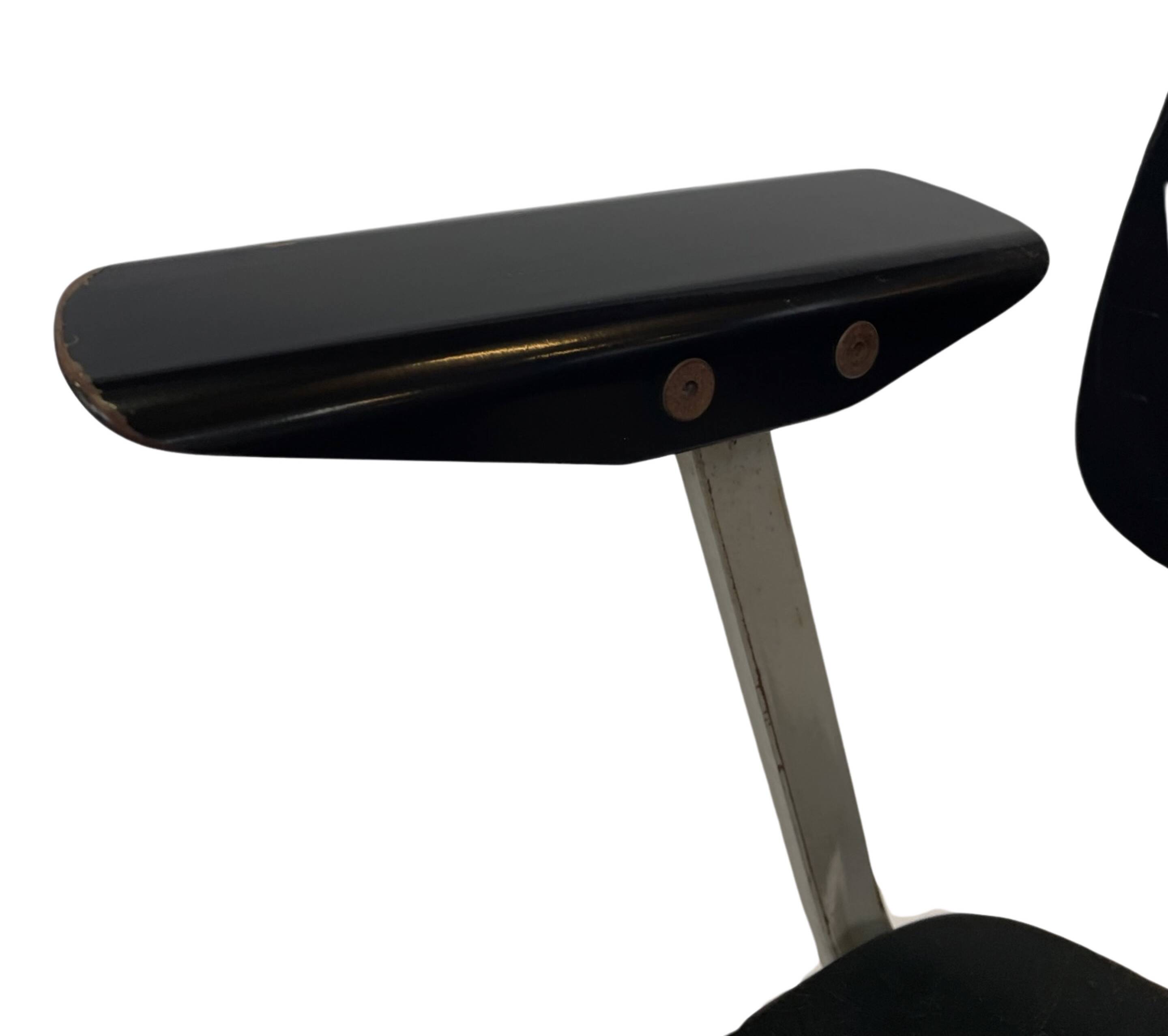 Friso Kramer Revolt arm chair for Ahrend de Cirkel 1953