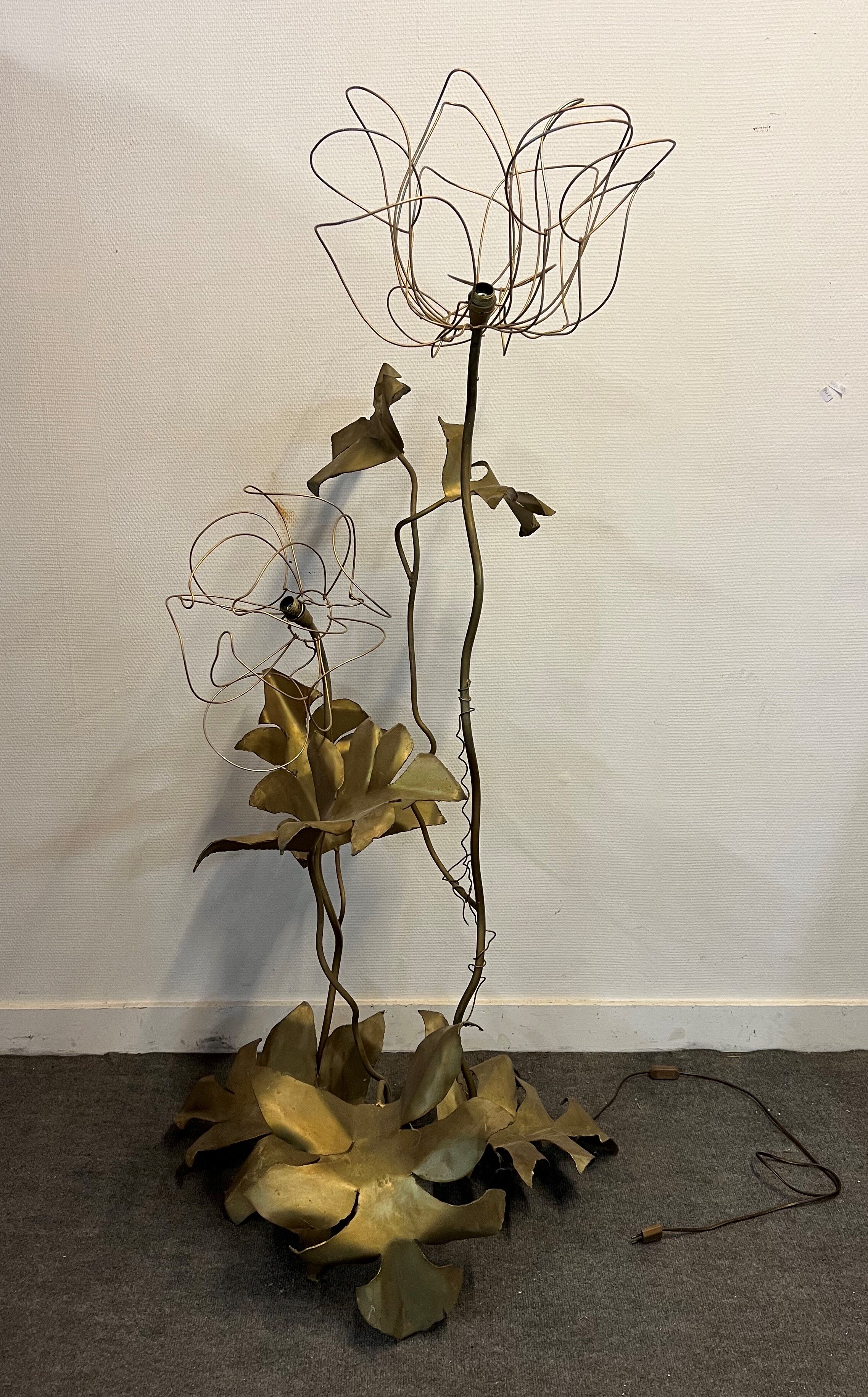Floor lamp "flowers" in gilded brass