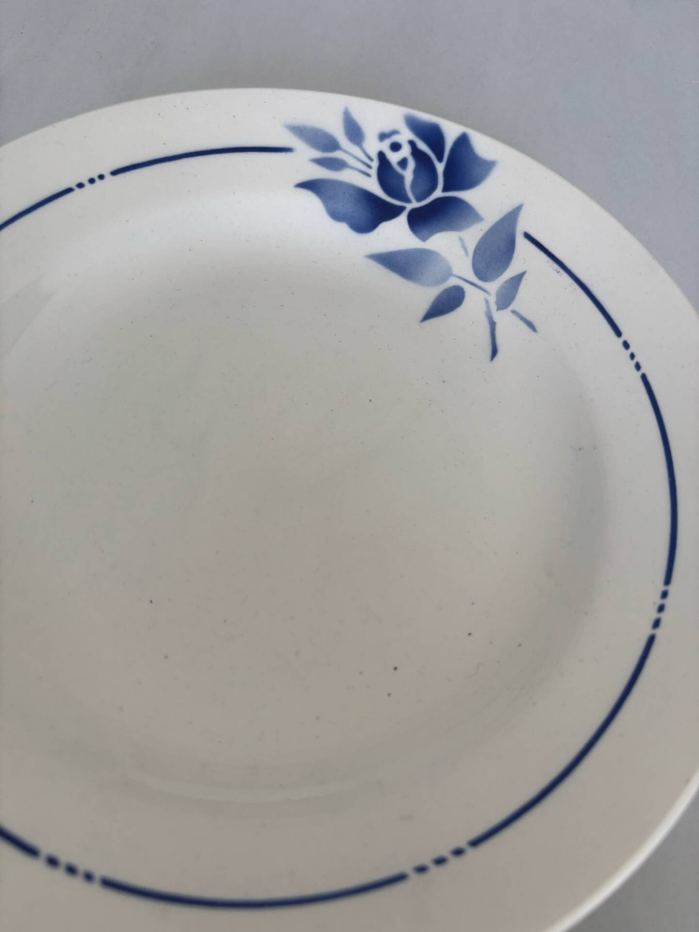 Lot of 4 antique earthenware plates from 1950, Saint Amand - plates bl