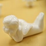 12 porte-couteaux vintage en porcelaine figurant des chérubins