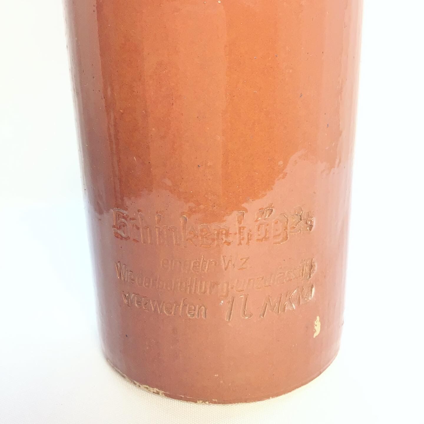 Lot of three bottles in 1900 sandstone