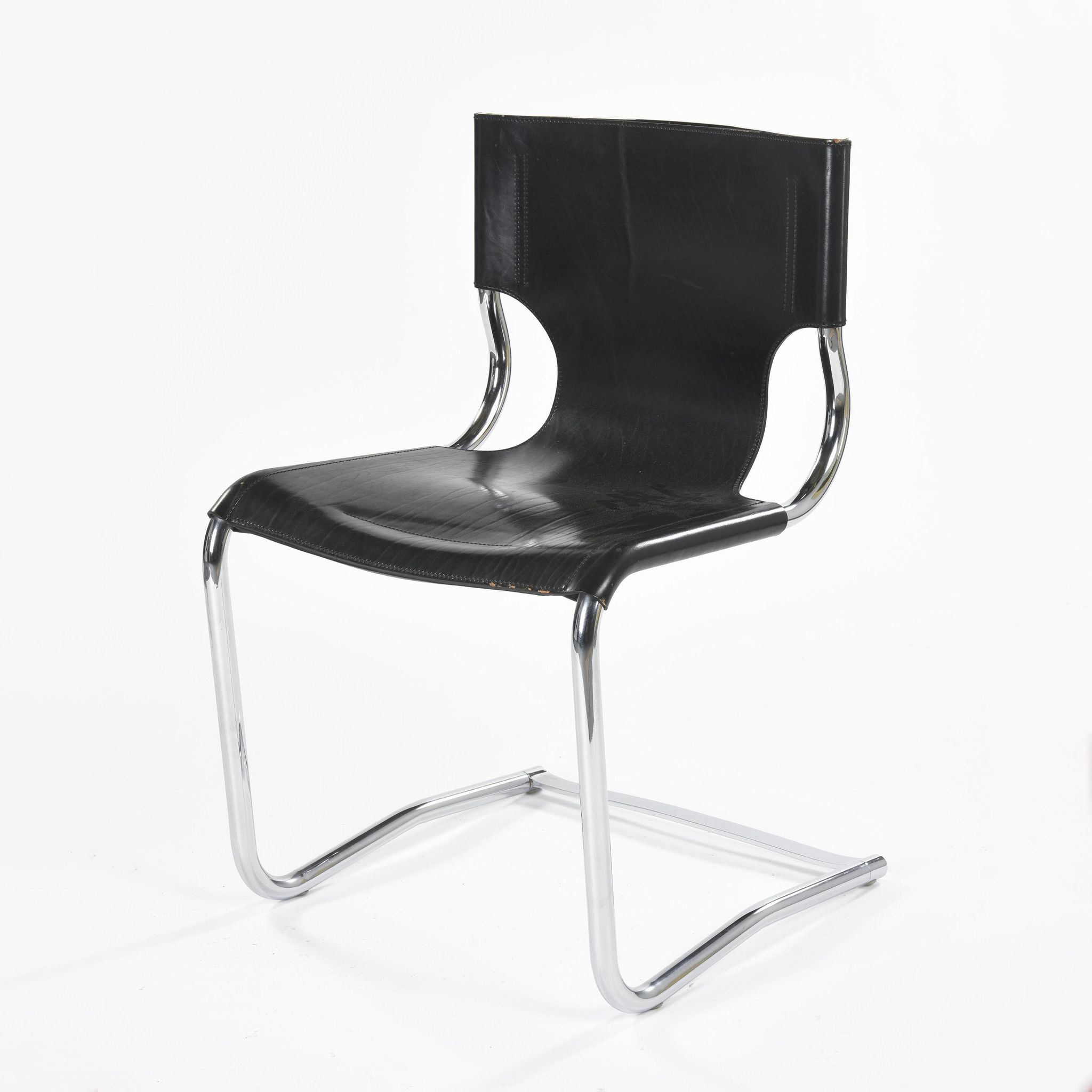 Chaises en cuir noires par Carlo Bartoli