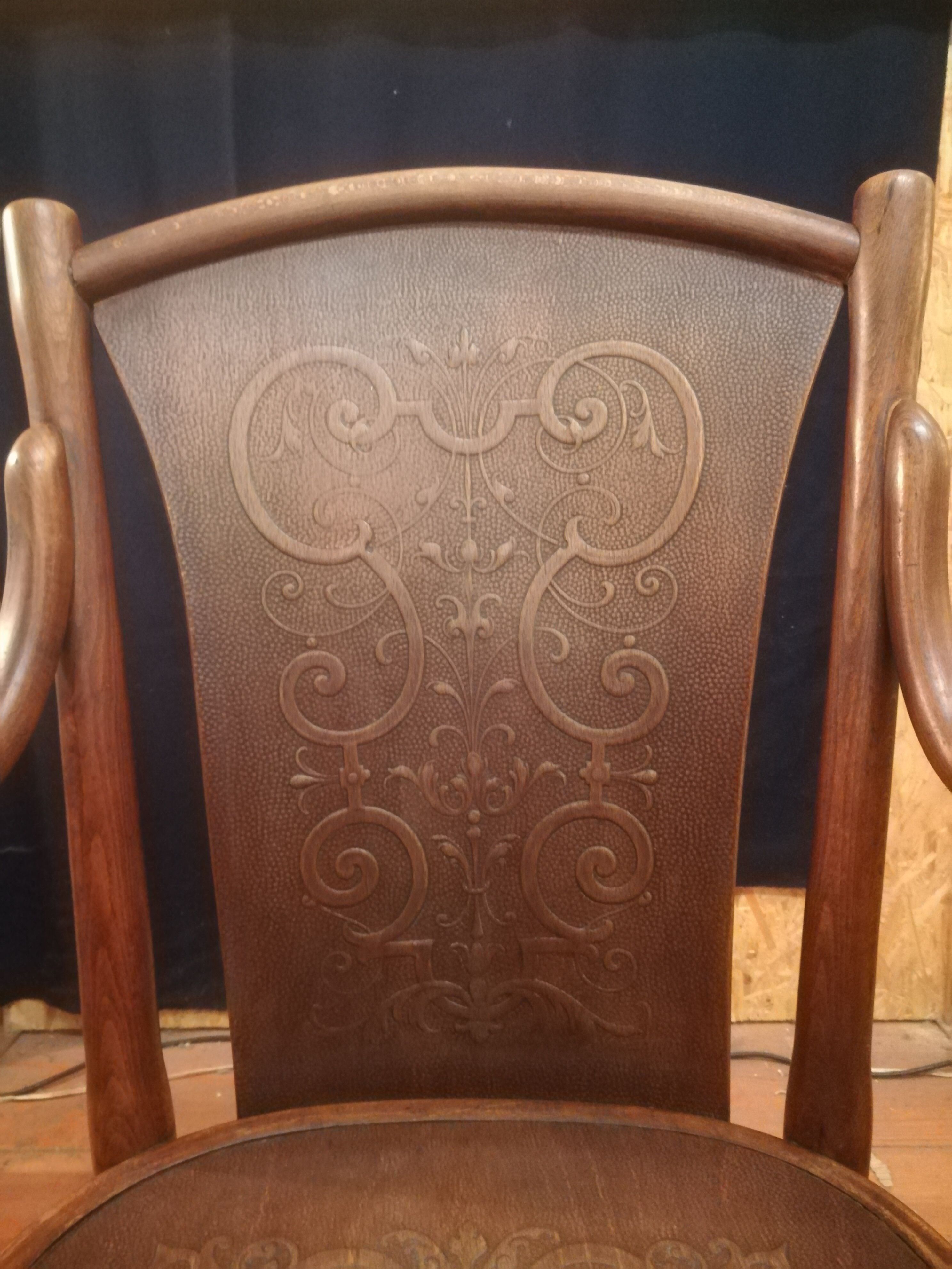 Thonet armchair in curved wood and stylized patterns