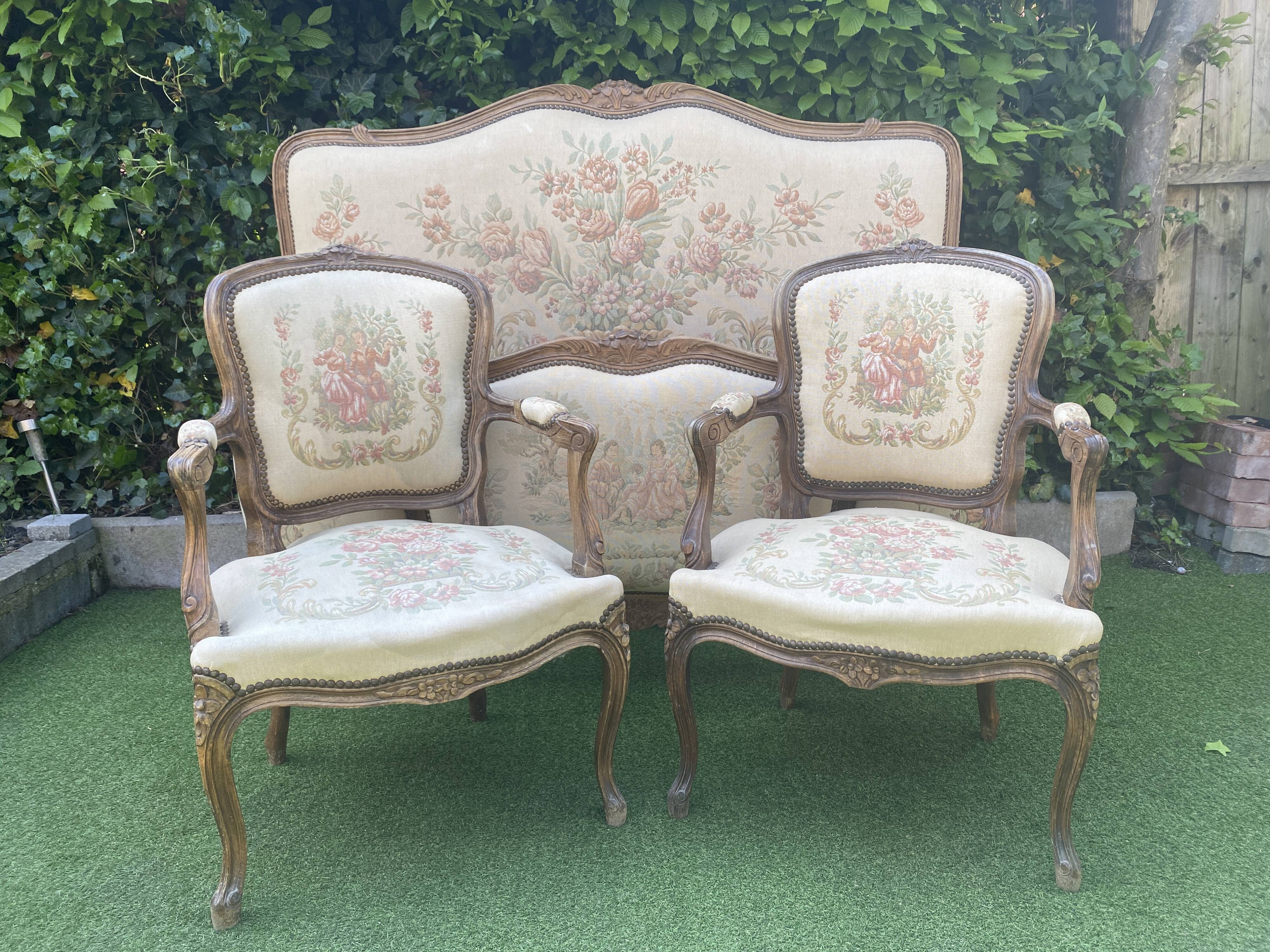 Basket bed and its two armchairs