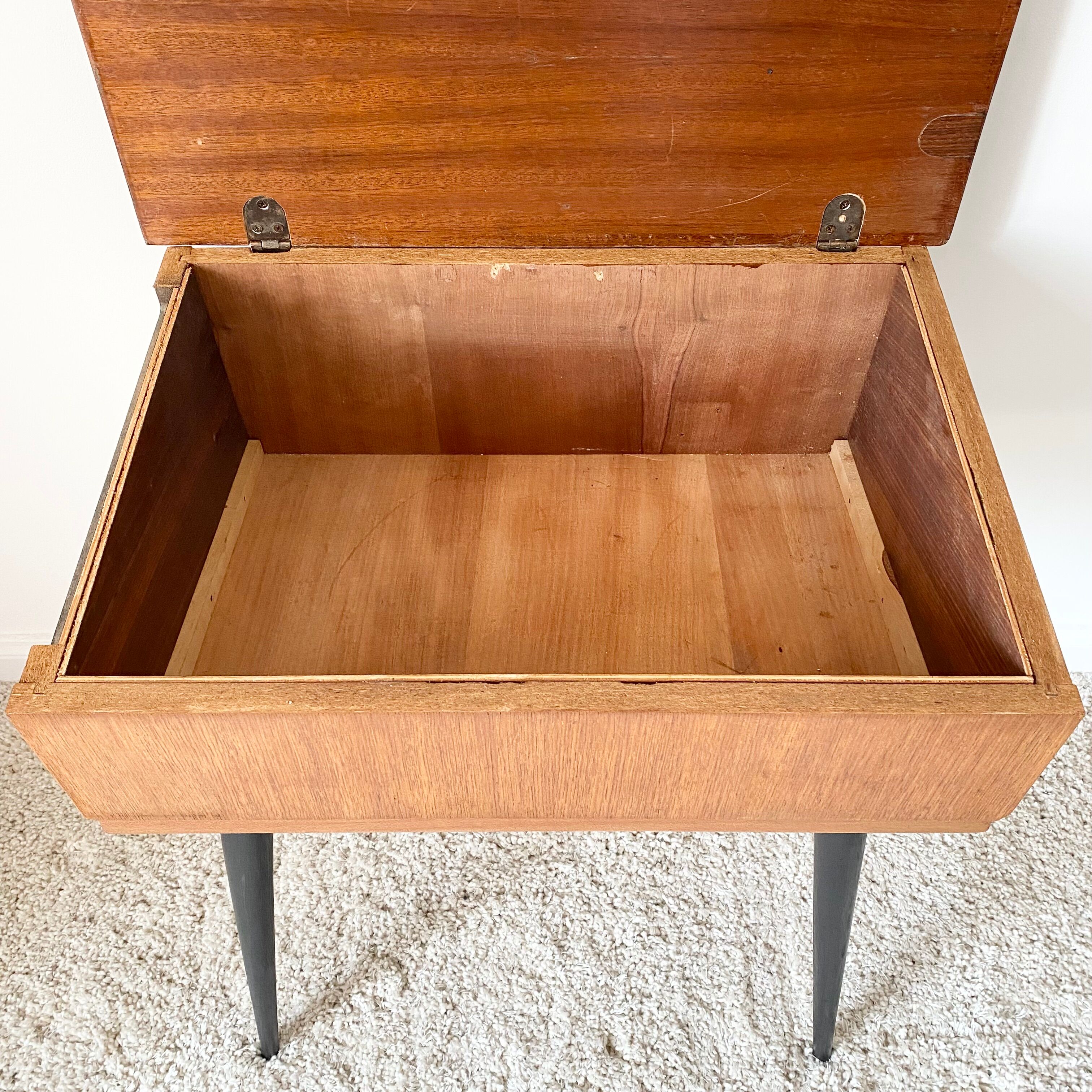 Vintage console desktop