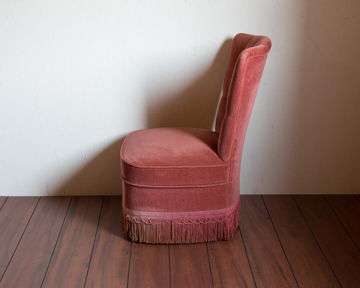 Old pink toad chair