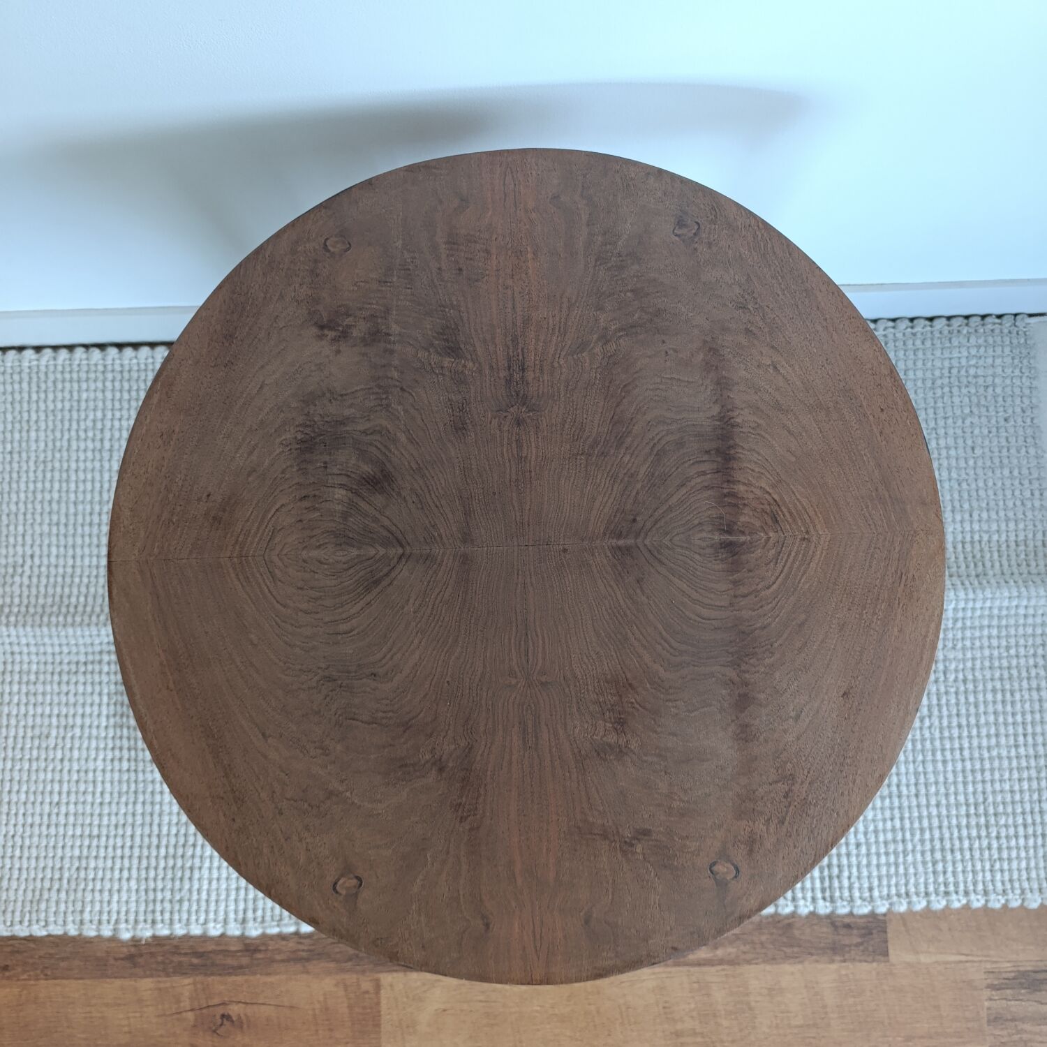 Round Art Deco table in walnut veneer – 1948