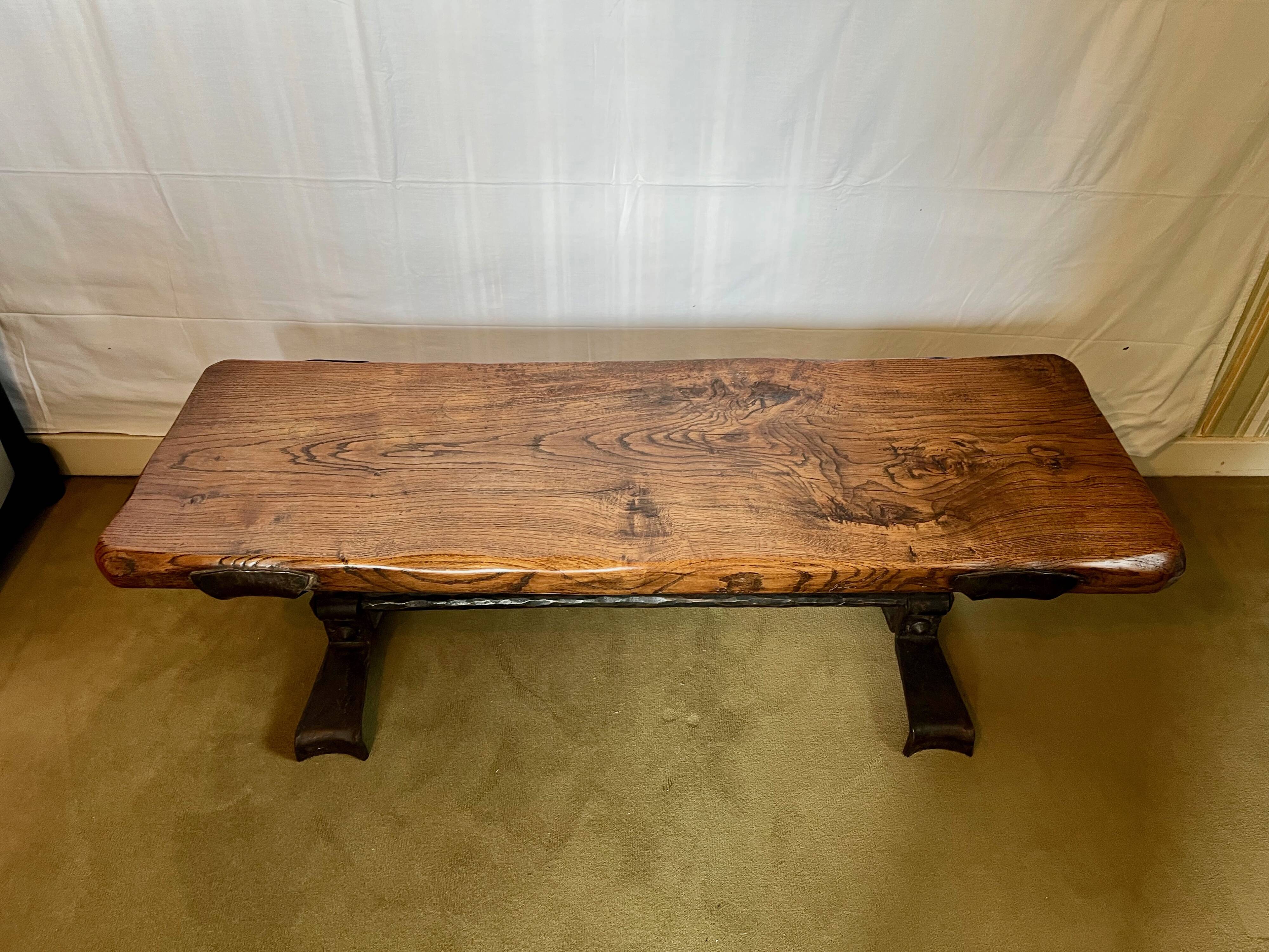 Vintage coffee table in solid wood and wrought iron.