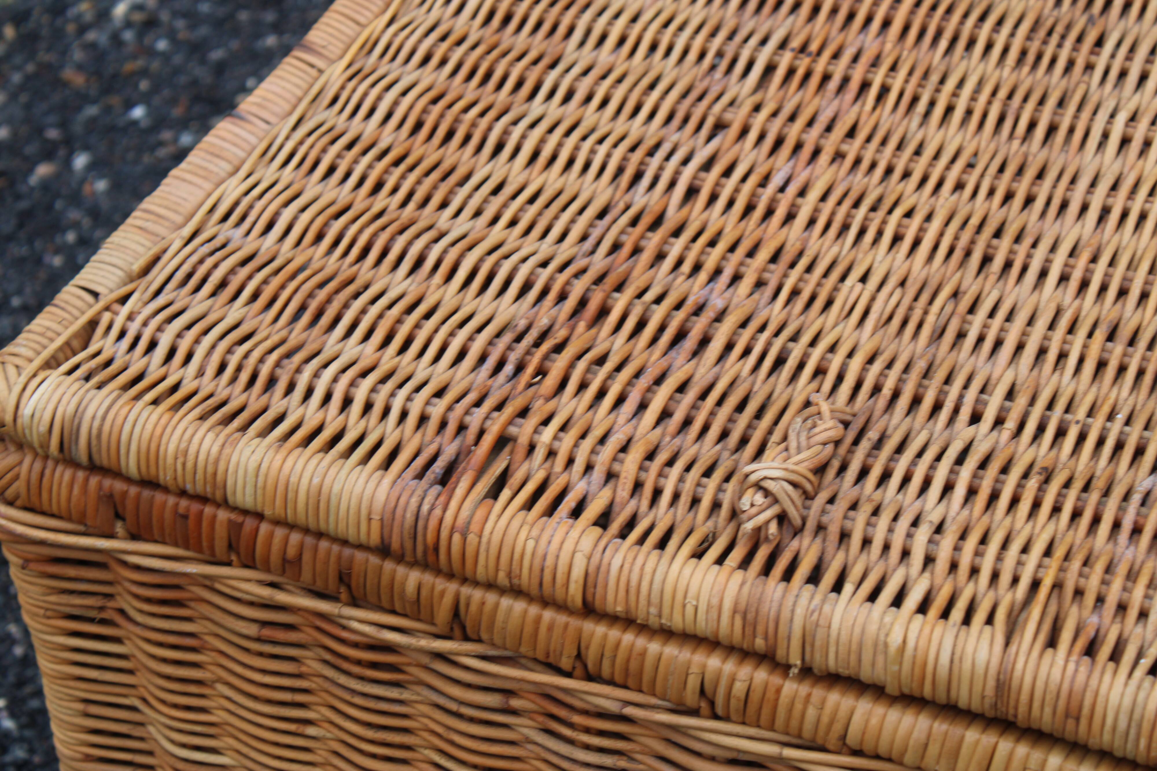Wicker chest
