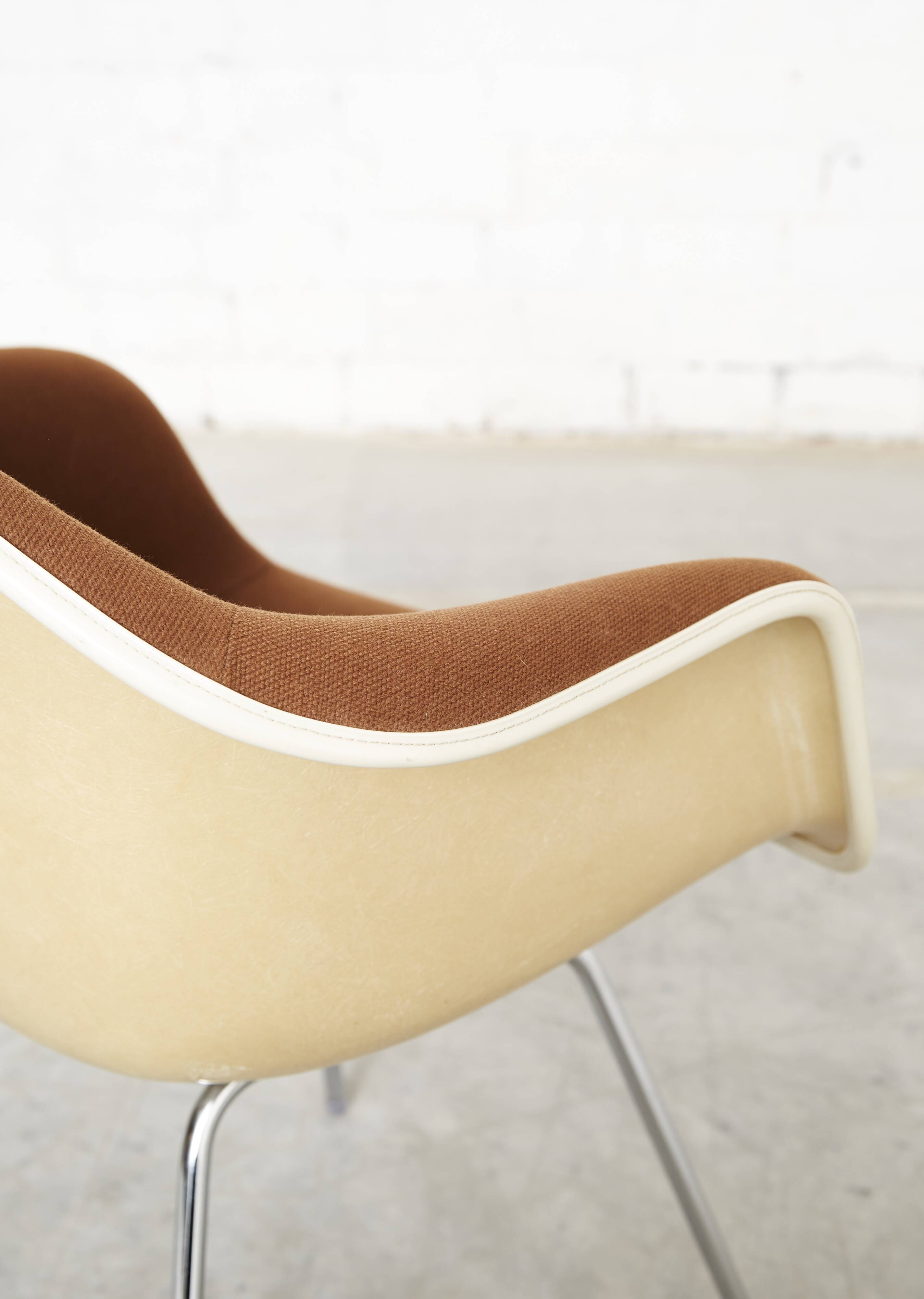 Off-White Dax Fiberglass Chair by Charles & Ray Eames for Vitra