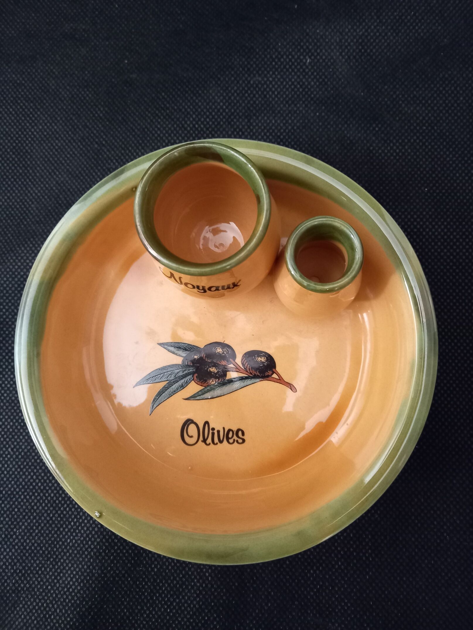 Provençal olive plate for aperitif