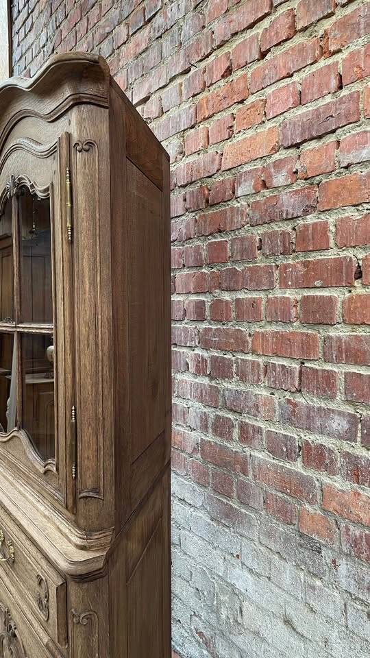 Bleached Oak Corner Display Cabinet – French 2-Piece Cabinet